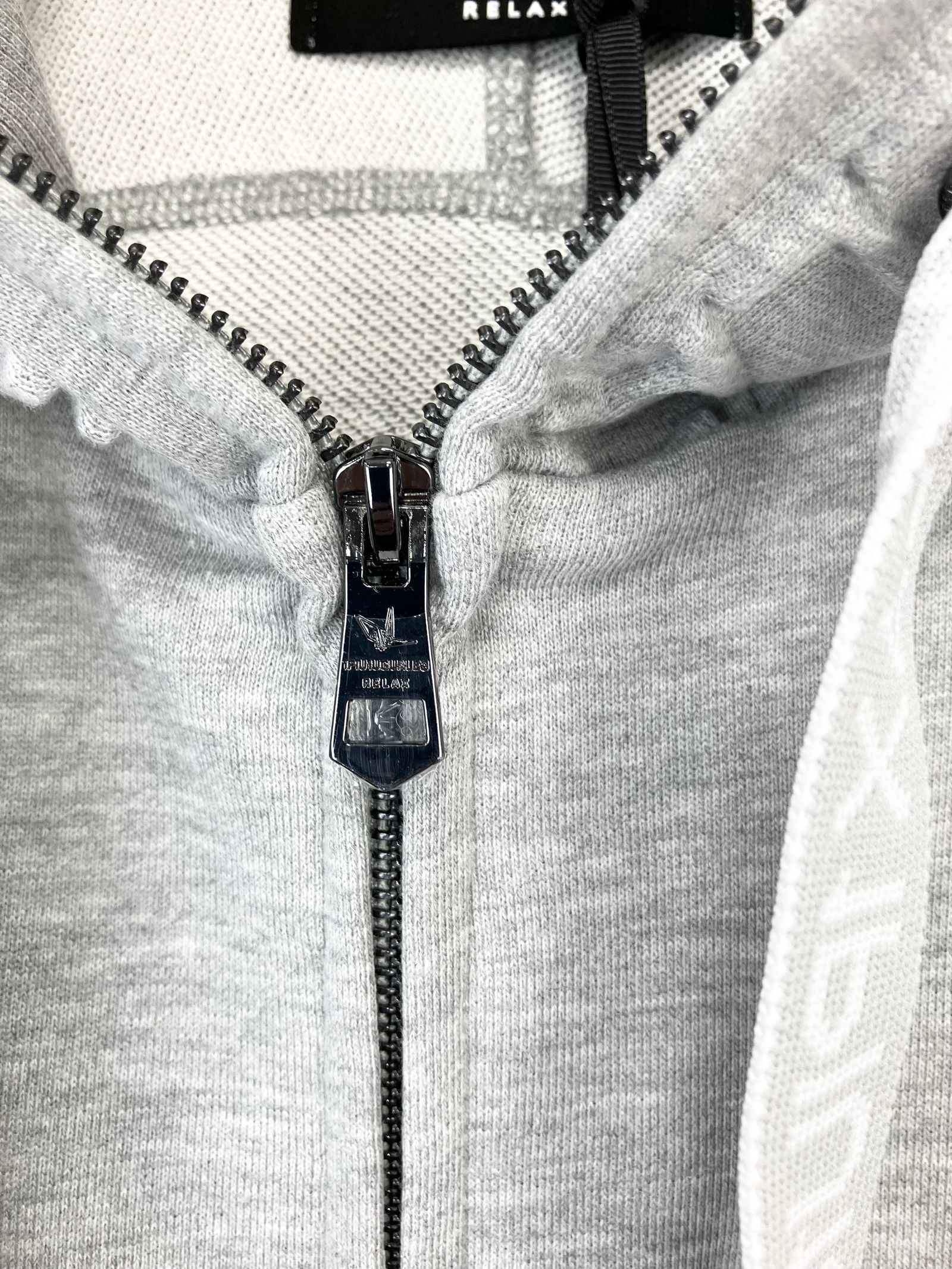 HOOD EMBOSSED LOGO HOODIE / エンボスロゴ ジップパーカー / グレー【USO-26063】