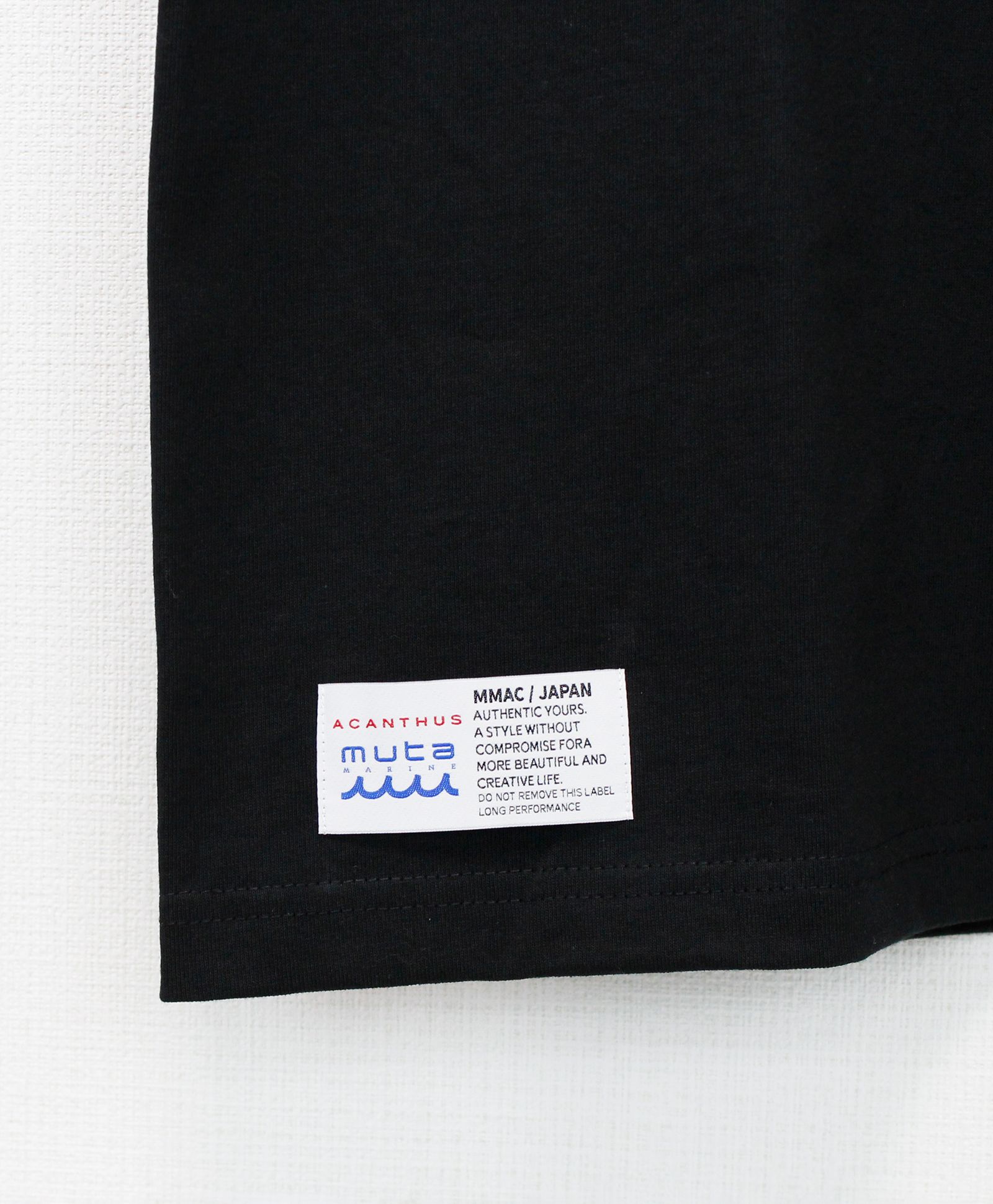ACANTHUS × muta MARINE / muta muta Old Logo Tee×PRO TAG BODY / ロゴTシャツ / BLACK 【MA2524】
