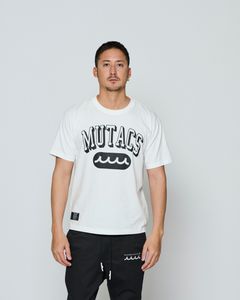 ☆先行予約☆ muta MARINE × ACANTHUS / カレッジロゴTシャツ / Shadow College Logo Tee / WHITE 【MA2662】