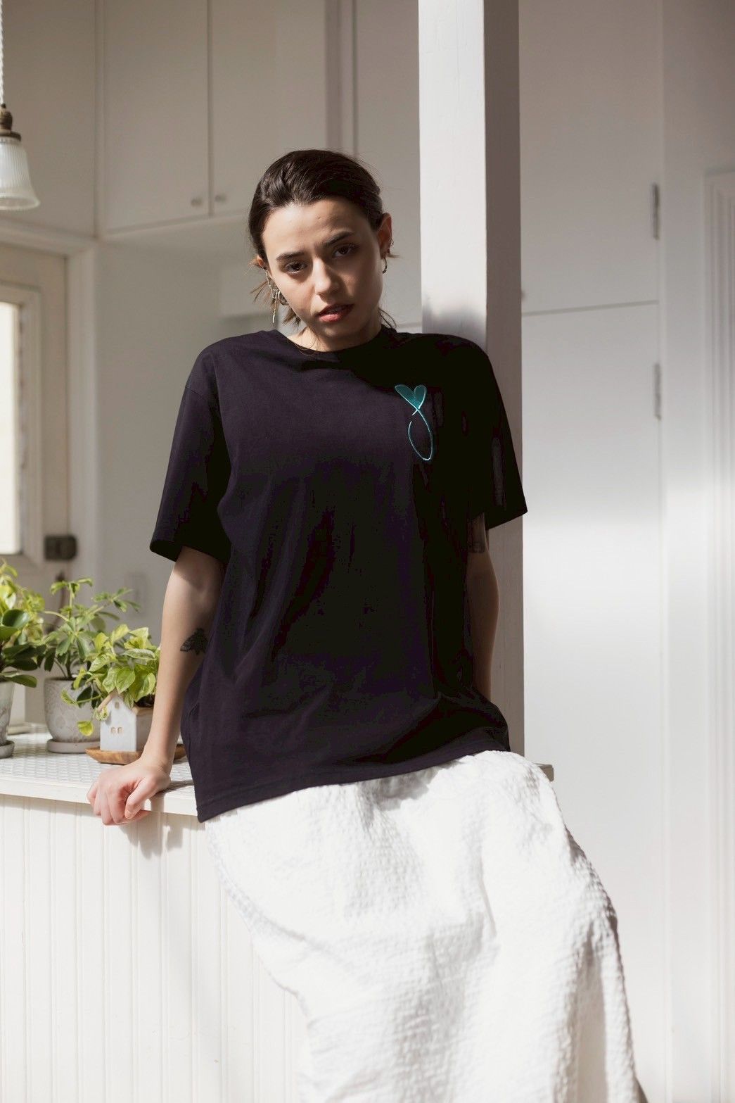 Tシャツ / Tiphanie Big Logo / BLACK x BLUE