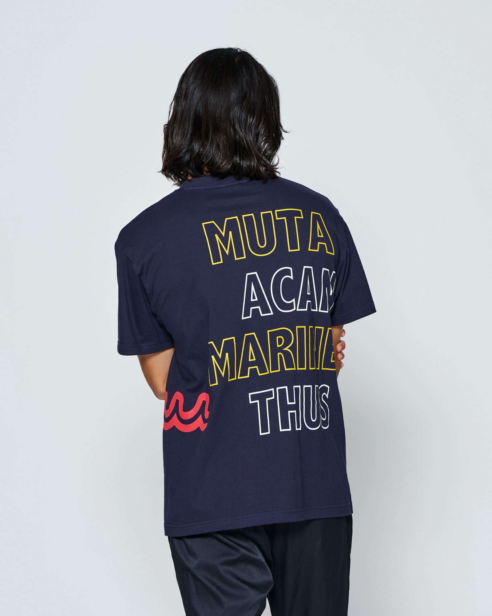 ☆先行予約☆muta MARINE × ACANTHUS  / マルチプリントTシャツ /  Multi Print Tee / NAVY【MA2715】
