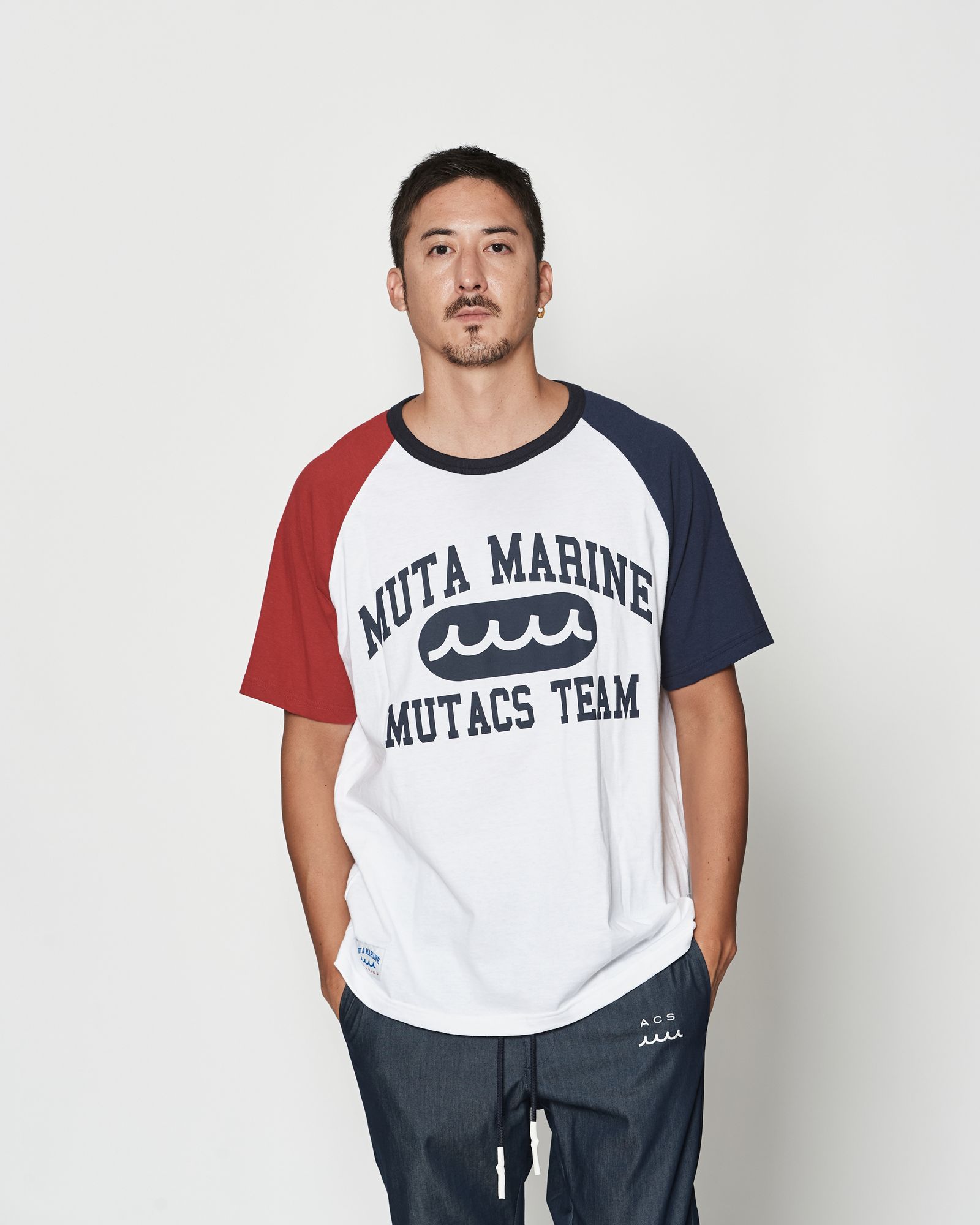 ☆先行予約☆muta MARINE × ACANTHUS  / カレッジロゴラグランスリーブTシャツ / College Logo Raglan Sleeves Tee / WHITE RED【MA2619】