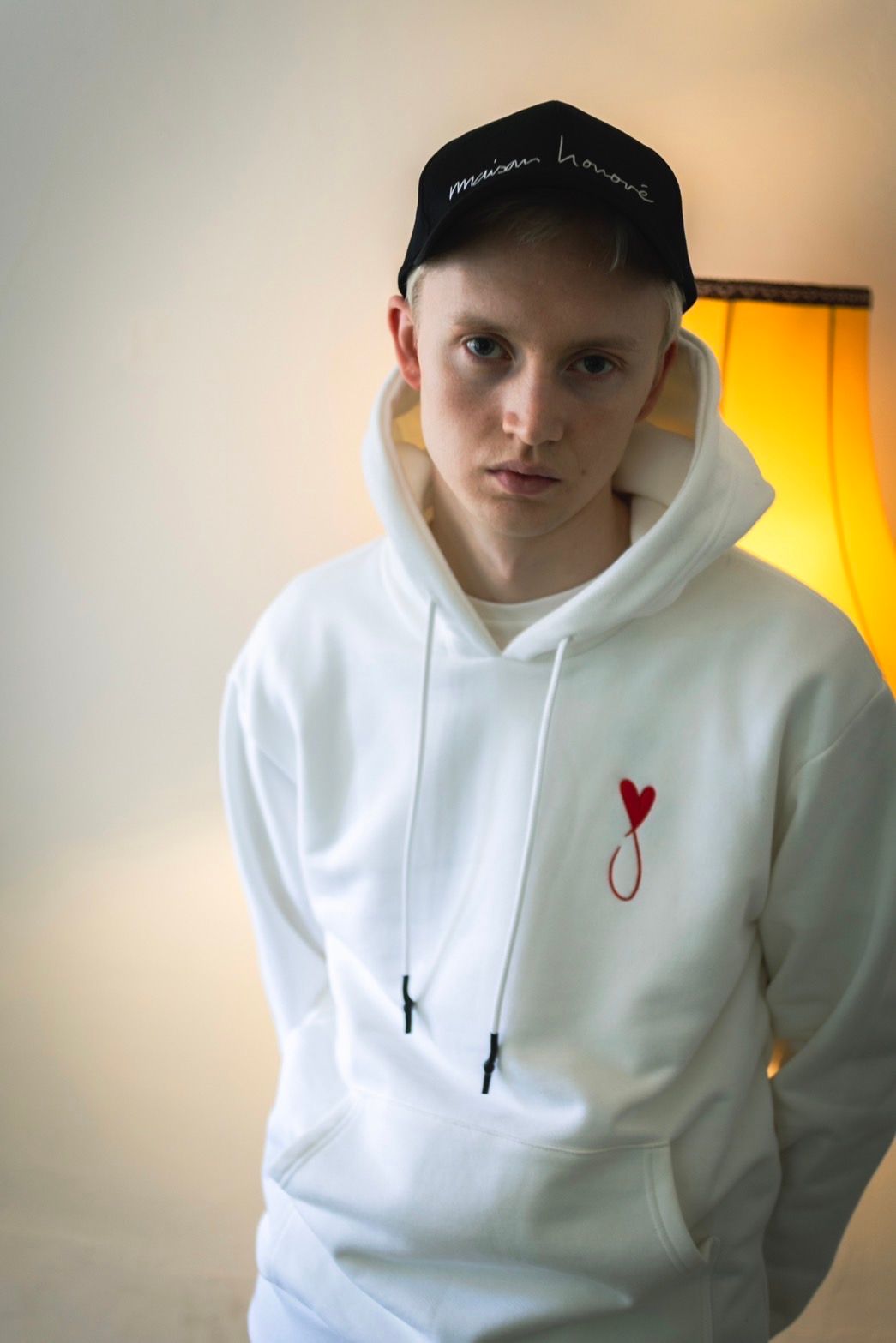 プルオーバーパーカー / Tiphanie Hoodie / White x Red