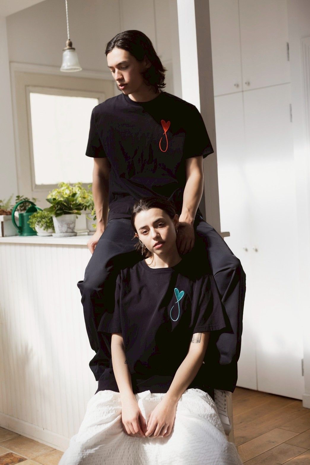 Tシャツ / Tiphanie Big Logo / BLACK x RED