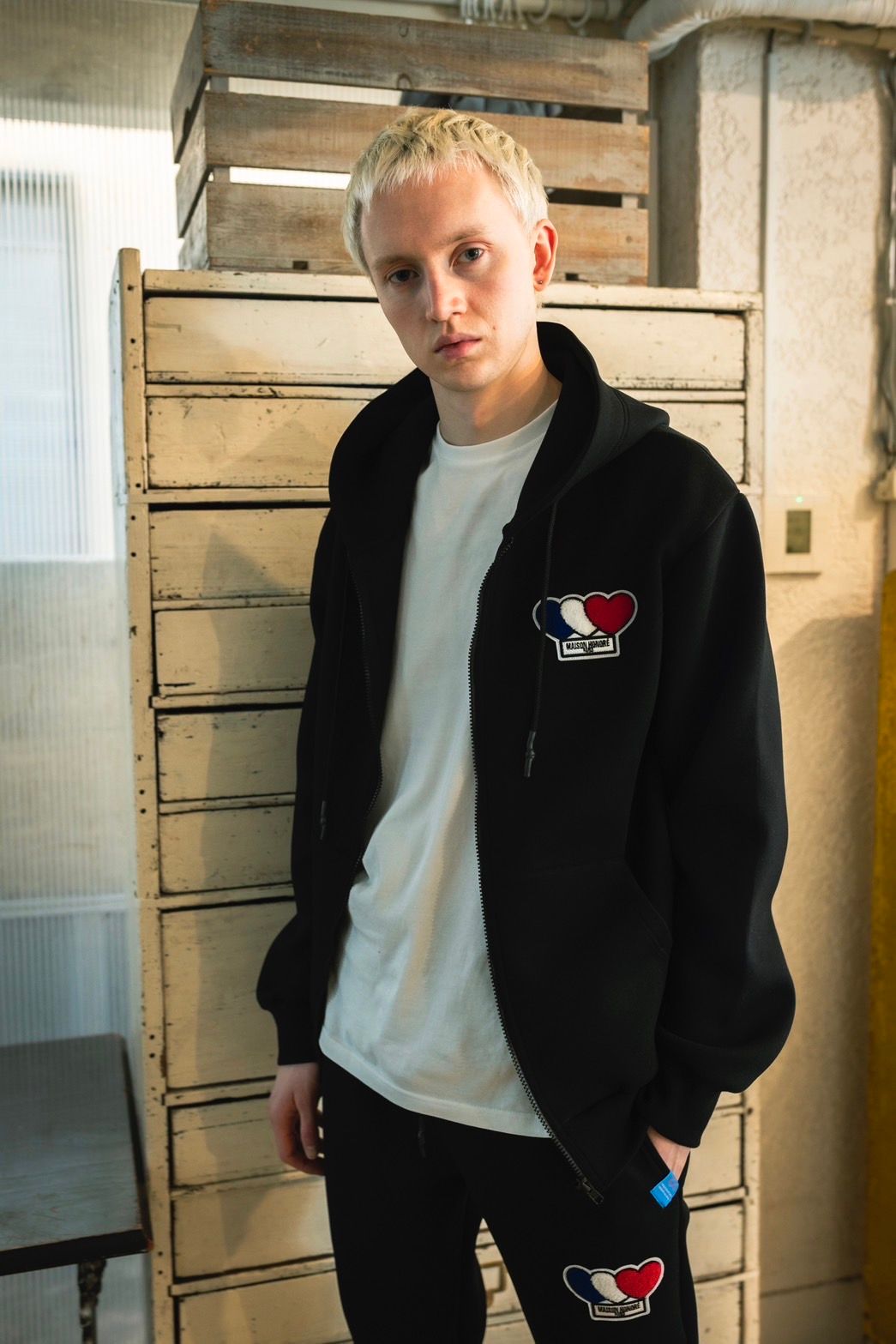 3ハートパッチダンボールジップパーカー / 3Heart Patch Cardboard Zip Hoodie / BLACK