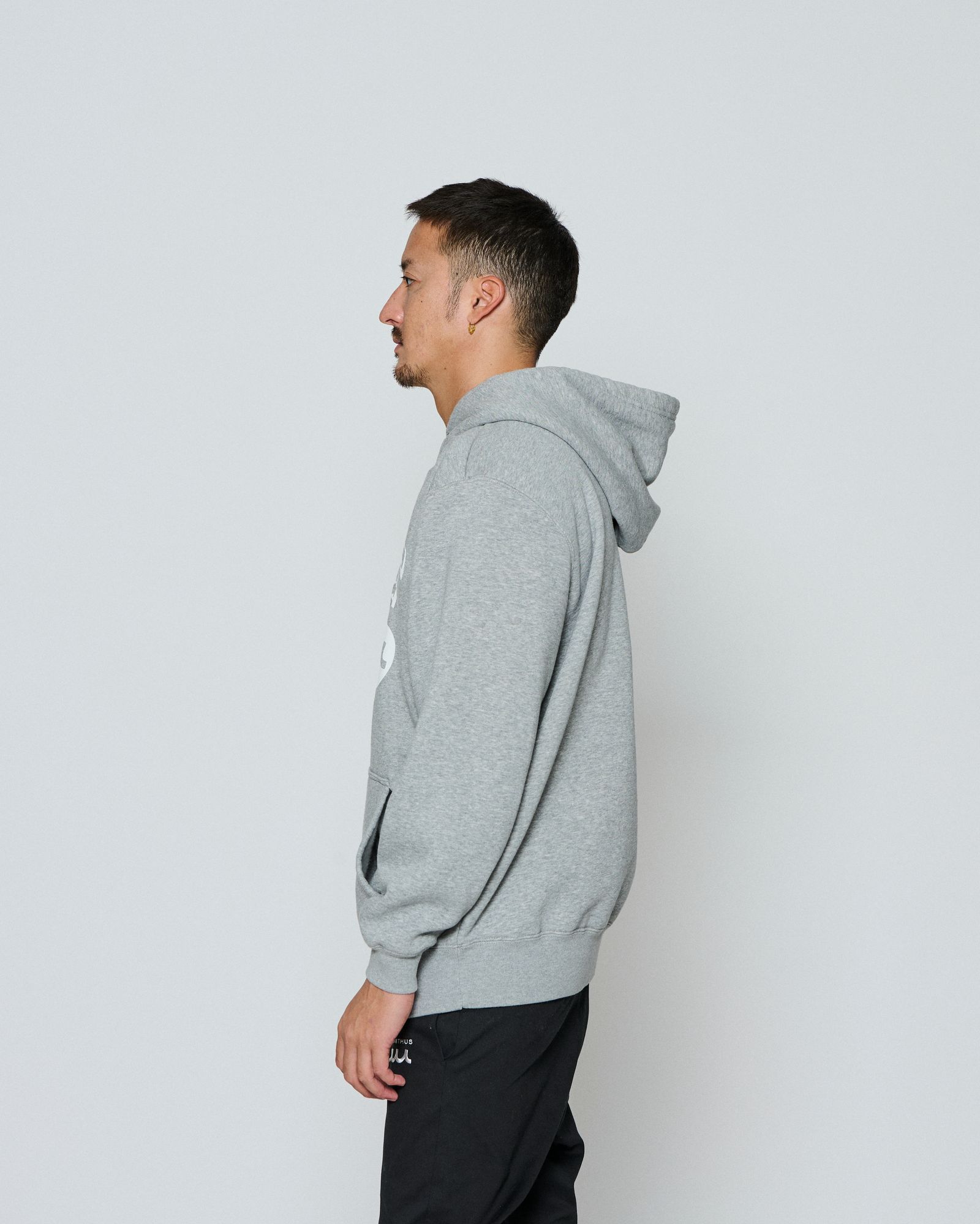 ☆先行予約☆ muta MARINE × ACANTHUS / カレッジロゴフーディー /パーカー / Shadow College Logo Hooded Sweatshirt / GREY 【MA2660】