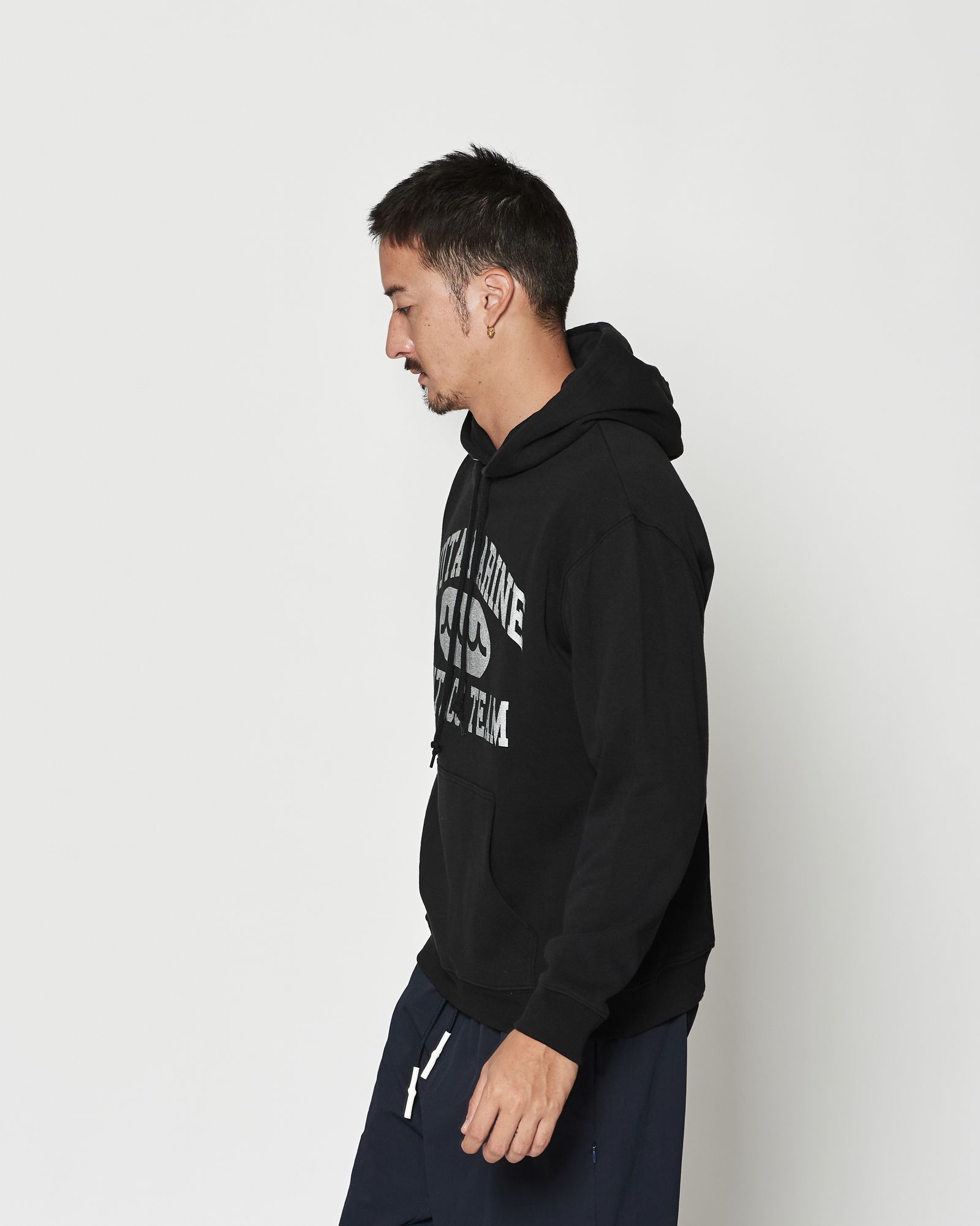 ☆先行予約☆muta MARINE × ACANTHUS  / カレッジロゴ スウェットジップフーディー / パーカー / College Logo Hooded Sweatshirt / BLACK【MA2609】