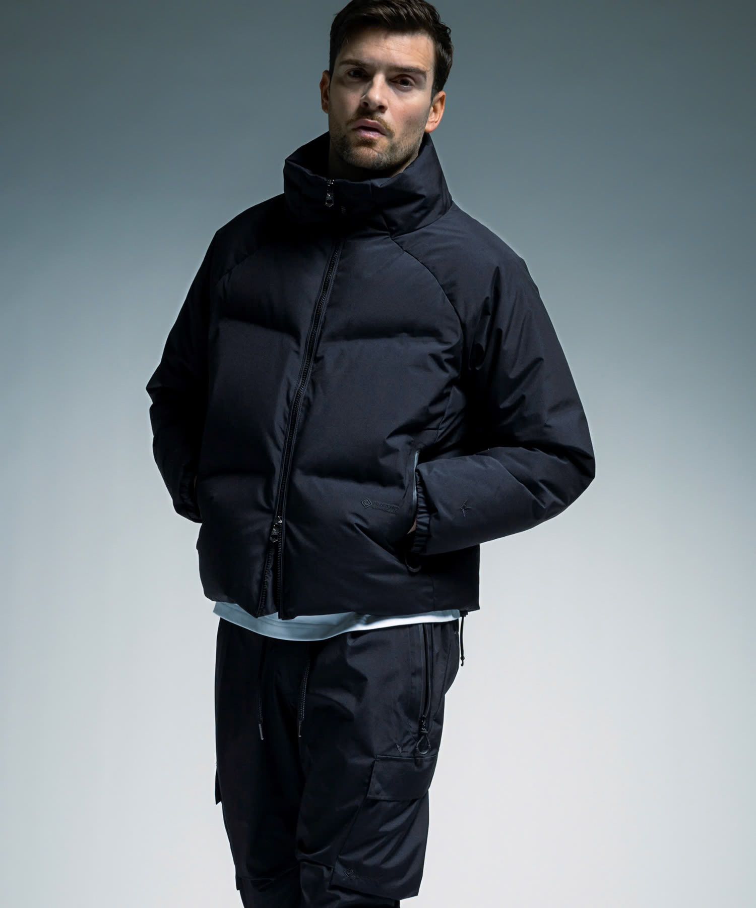 ☆先行予約☆1PIU1UGUALE3 RELAX × +phenix / ルーズカーゴパンツ / WINDSTOPPER プロダクト by GORE-TEX LABS /ウィンドストッパー / ゴアテックス / ブラック【USB-26132】