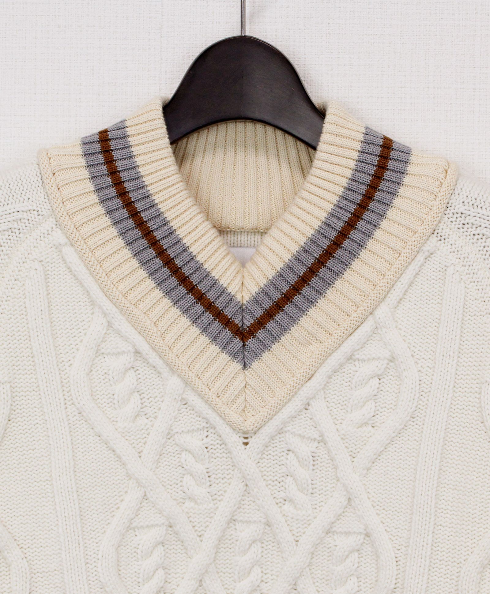 Vネックニット / NUMBER KNITWEAR / WHITE 【KVX 702】