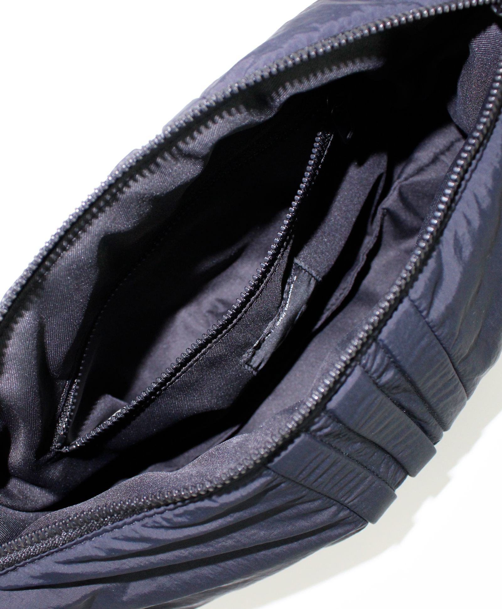 ハンドバッグ / Y-3 PADDED HANDBAG  [JV9669-ACCA25]