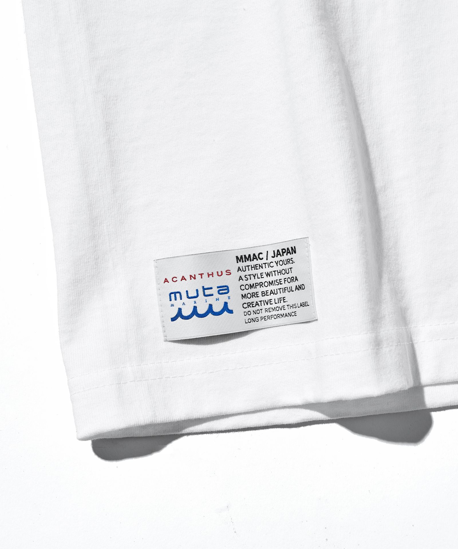 ACANTHUS × muta MARINE / muta muta Old Logo Tee×PRO TAG BODY / ロゴTシャツ / WHITE【MA2524】