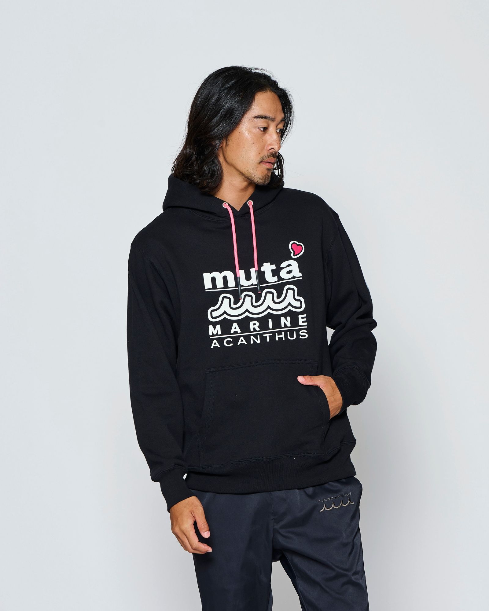 ☆先行予約☆muta MARINE × ACANTHUS  / Wネームロゴフーディー / プルオーバーパーカー /  W-name logo hoodie / BLACK【MA2726】