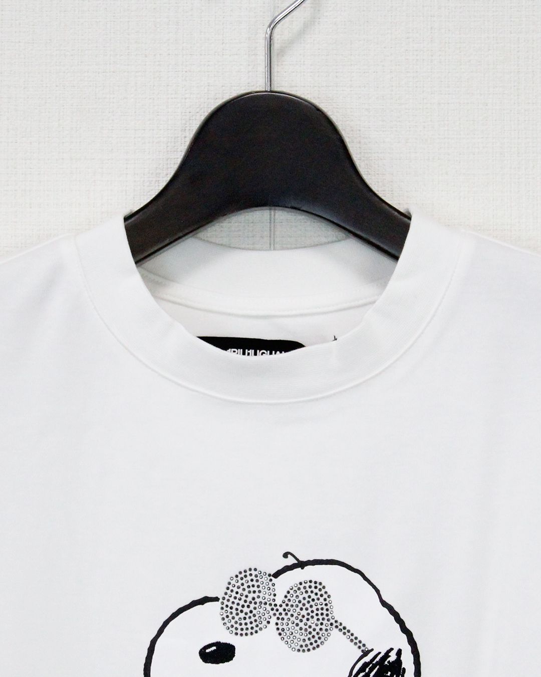 1PIU1UGUALE3 RELAX × PEANUTS / スヌーピー ラインストーン半袖Tシャツ / ホワイト【UST-26095】