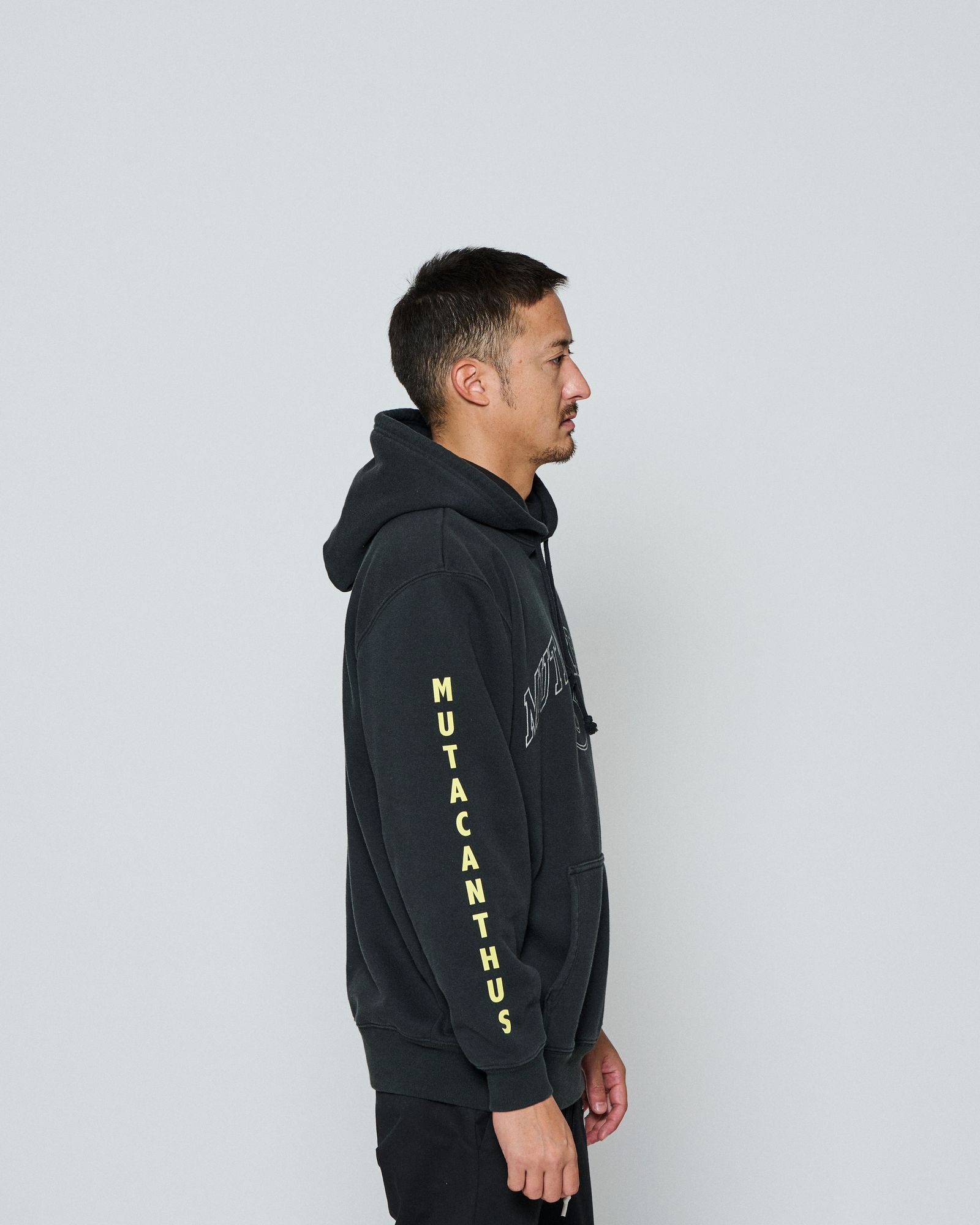 ☆先行予約☆ muta MARINE × ACANTHUS / テストプリントフーディー /パーカー / Test Print Hooded Sweatshirt / BLACK 【MA2656】