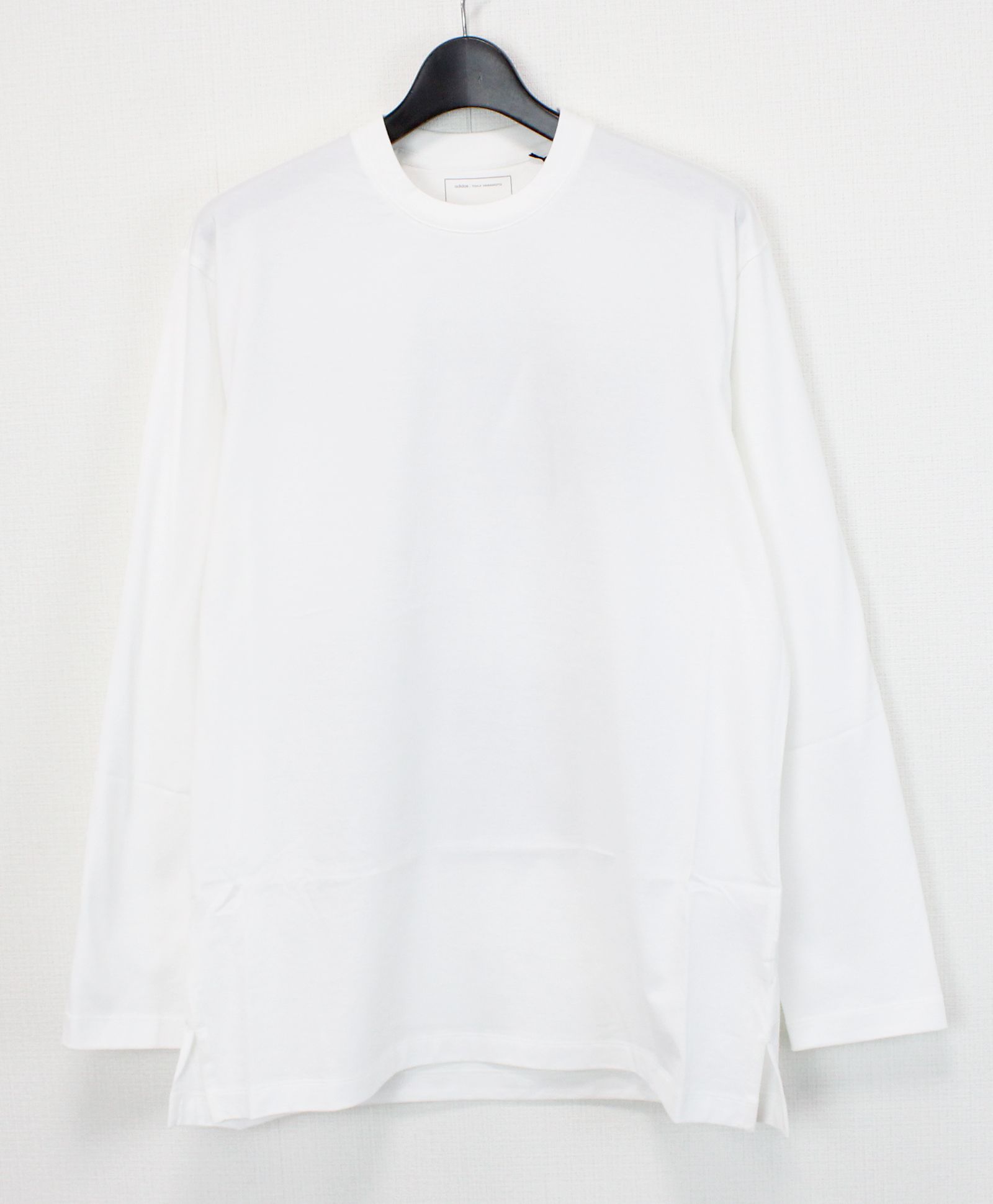 グラフィックロングスリーブTシャツ / U GFX LS TEE / CORE WHITE [JM3234-APPS25]