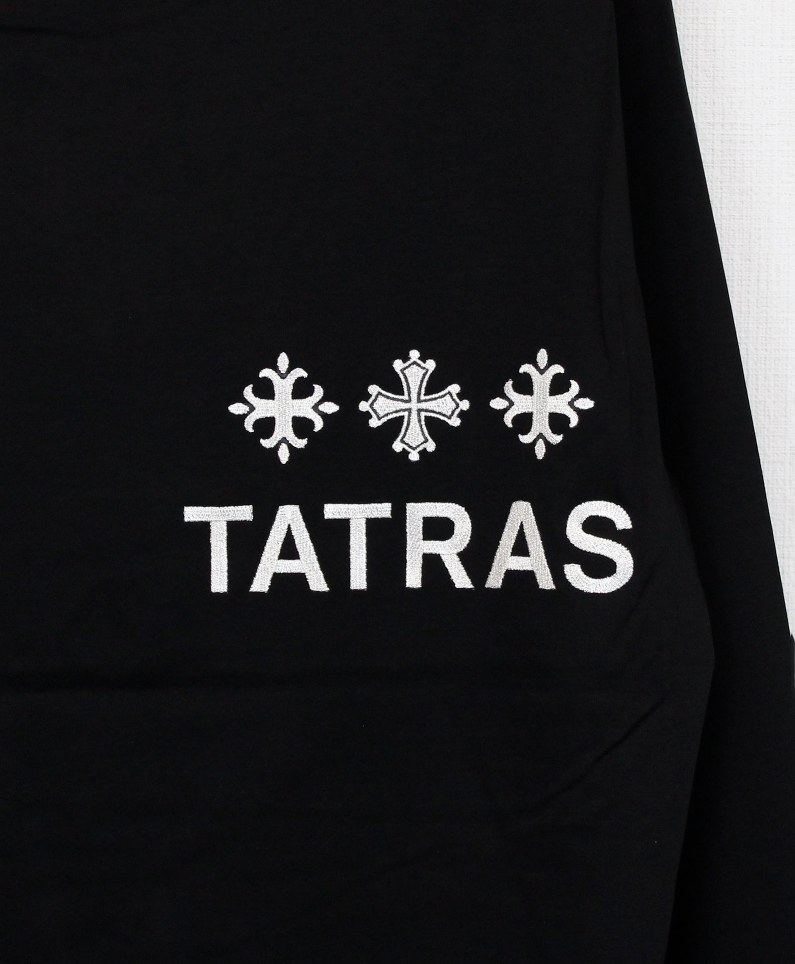 すぐ届く!◆TATRAS タトラス◆ロゴ刺繍 ロングスリーブTシャツ TATRAS - ロゴ ロングスリーブ Tシャツ / BELECI ベレチ / BLACK