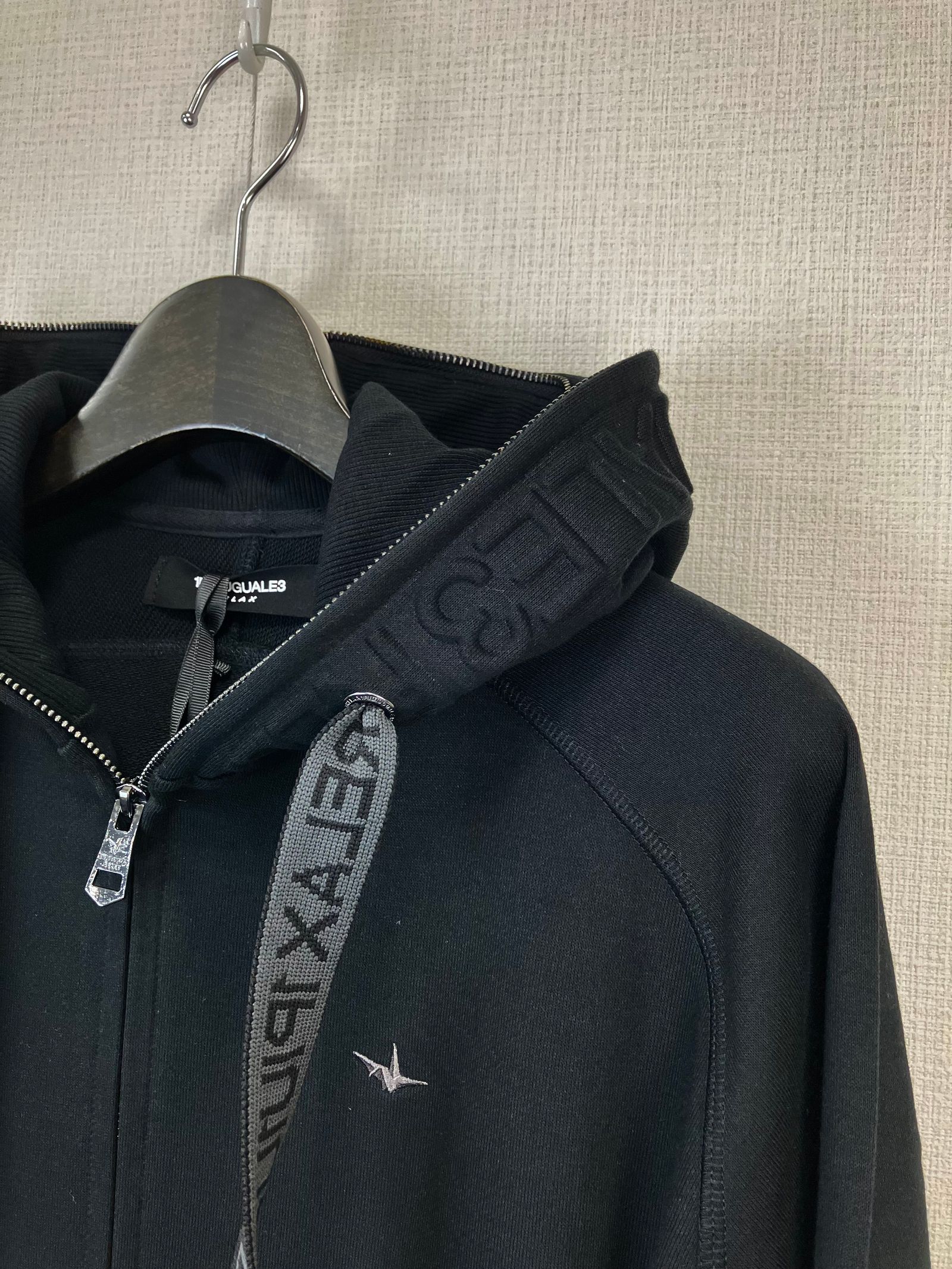 HOOD EMBOSSED LOGO HOODIE / エンボスロゴ ジップパーカー / ブラック【USO-26063】