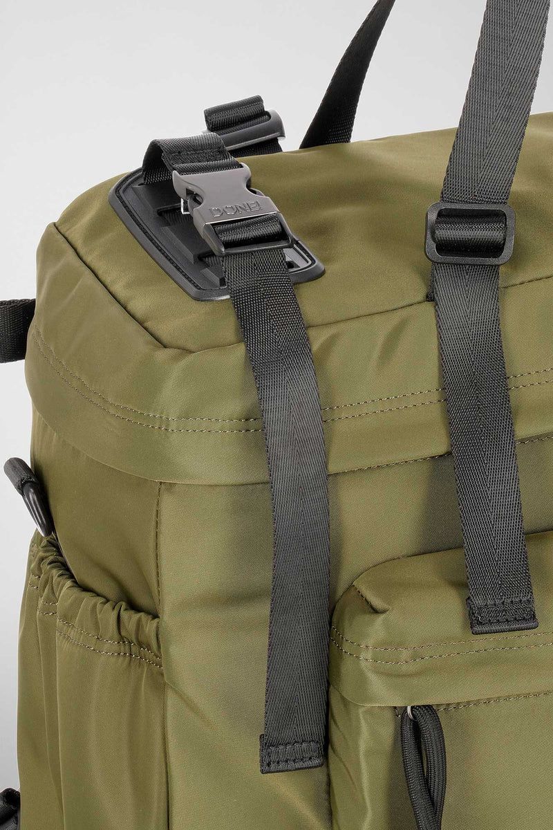 リュック バックパック ハンド ショルダー バッグ 2WAY / イースト+ウェスト リサイクルナイロン 防水 / Lサイズ / ヴェルドーネ(オリーブグリーン) [ZAEWRL003 VERDE]