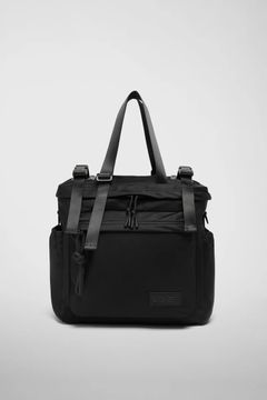 リュック バックパック ハンド ショルダー バッグ 2WAY / イースト+ウェスト リサイクルナイロン 防水 / Mサイズ / ブラック [ZAEWRM001 NERO]