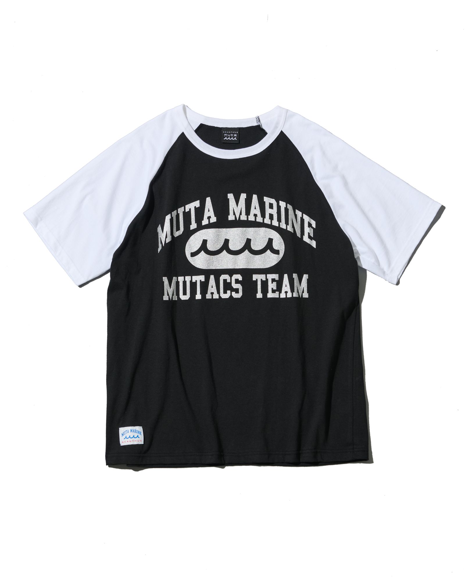 ☆先行予約☆muta MARINE × ACANTHUS  / カレッジロゴラグランスリーブTシャツ / College Logo Raglan Sleeves Tee / BLACK WHITE【MA2619】
