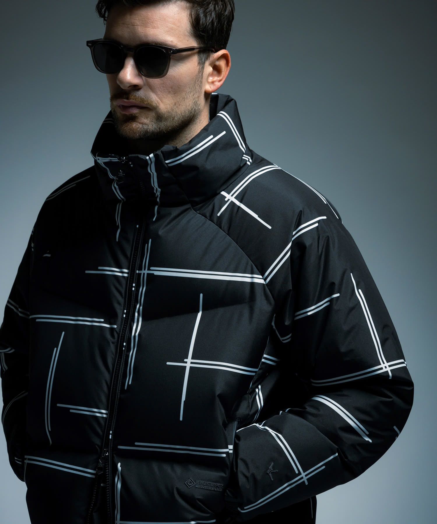 ☆先行予約☆1PIU1UGUALE3 RELAX × +phenix / スタンドカラーショートダウンジャケット WINDSTOPPER プロダクト by GORE-TEX LABS / ウィンドストッパー / ゴアテックス  / ブラック×ホワイト【USO-26132】
