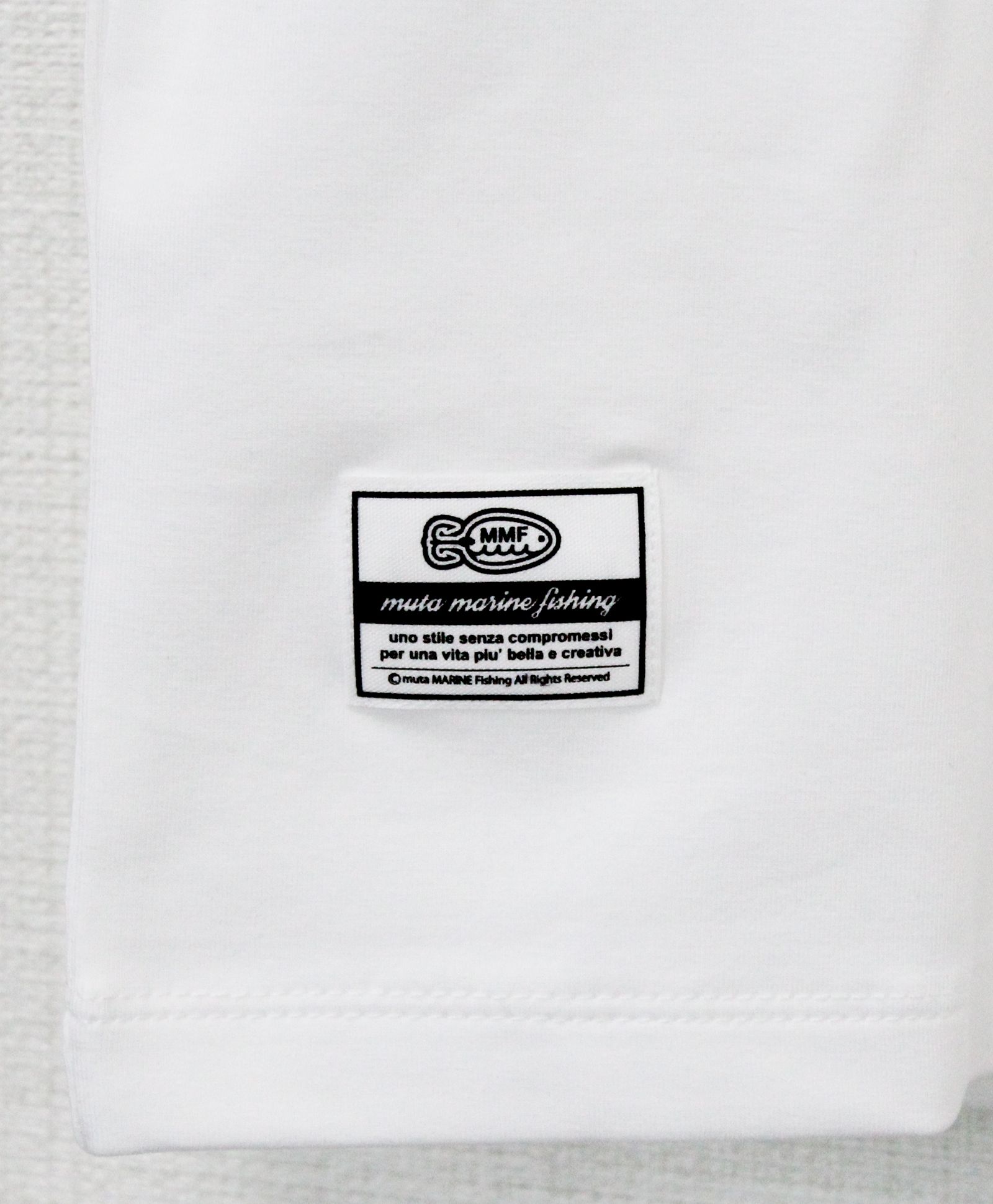 muta - Kuromi × muta MARINE Fishing ストレッチTシャツ / ホワイト