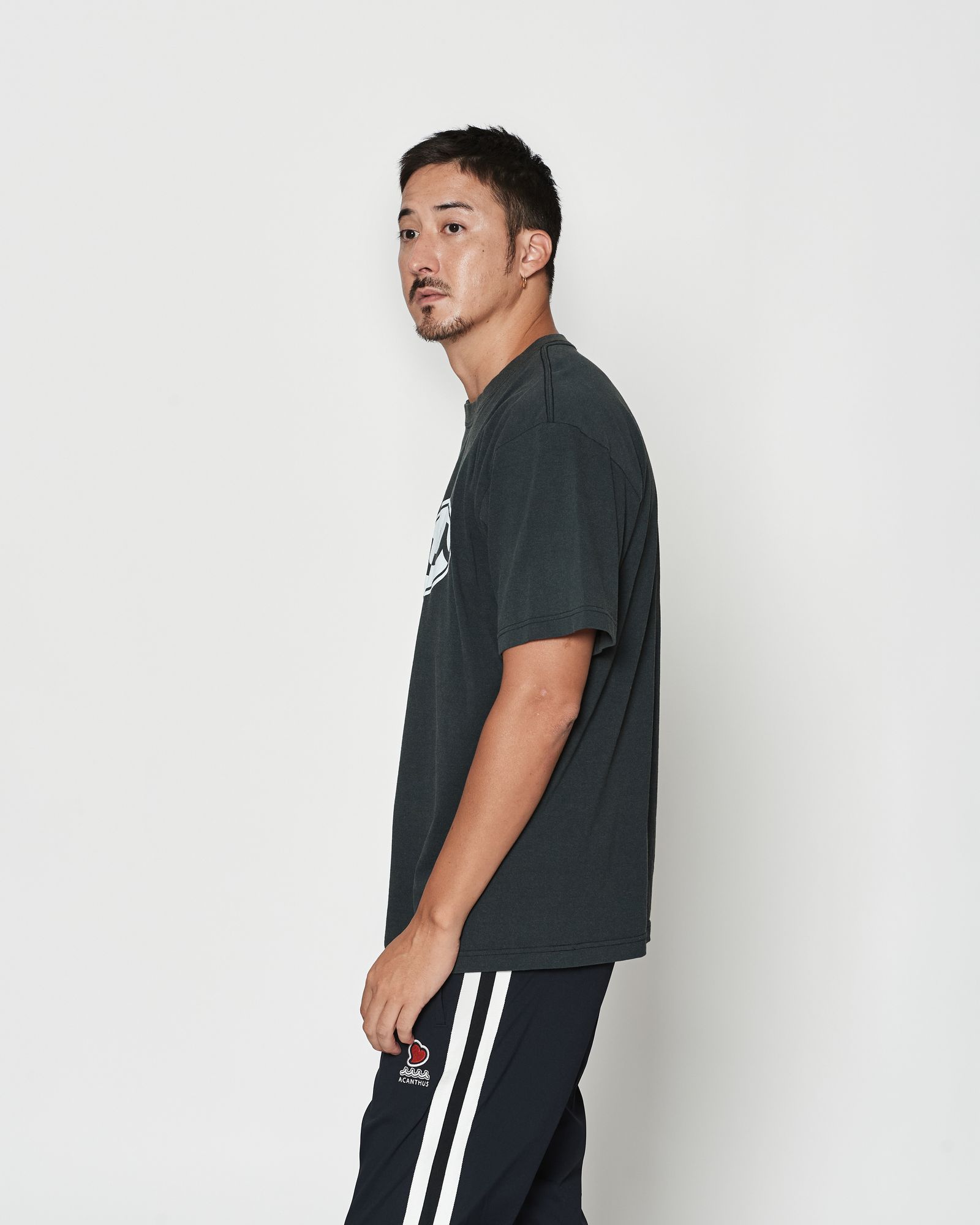 ☆先行予約☆muta MARINE × ACANTHUS  / エイジングサークルロゴTシャツ  /  Aging Circle Logo Tee / BLACK【MA2613】