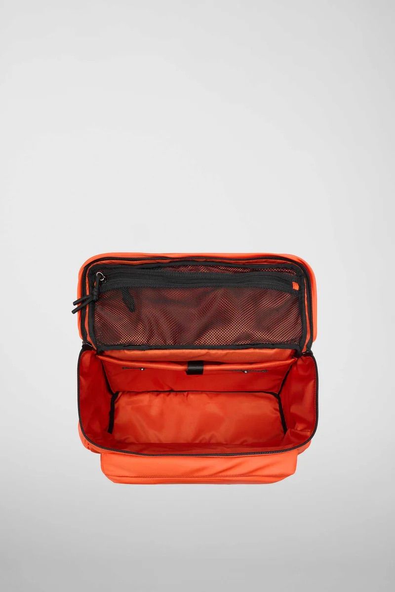 リュック バックパック ハンド ショルダー バッグ 2WAY / イースト+ウェスト リサイクルナイロン 防水 / Mサイズ / オレンジ [ZAEWRM167 ARANCIO]