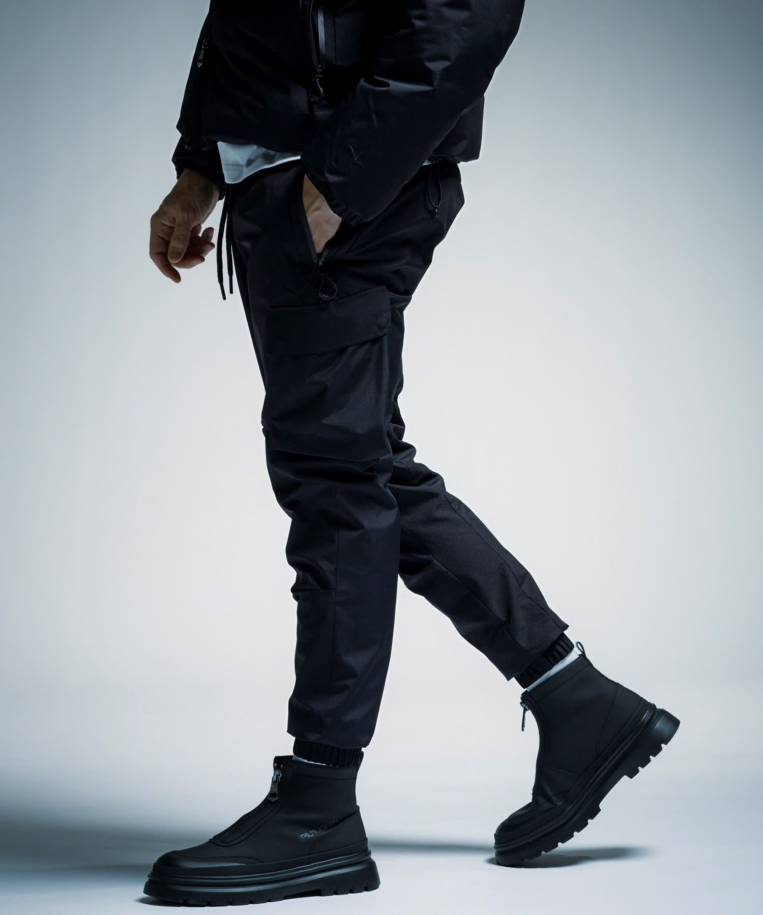 ☆先行予約☆1PIU1UGUALE3 RELAX × +phenix / ルーズカーゴパンツ / WINDSTOPPER プロダクト by GORE-TEX LABS /ウィンドストッパー / ゴアテックス / ブラック【USB-26132】
