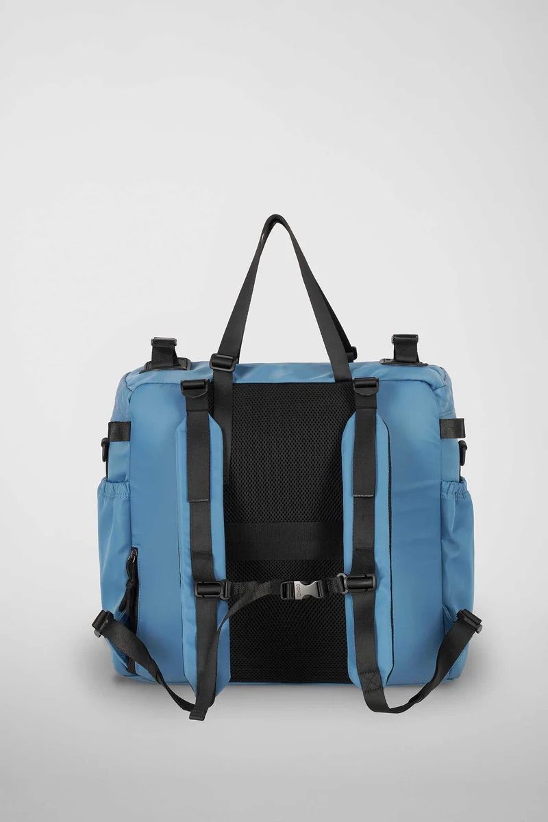 リュック バックパック ハンド ショルダー バッグ 2WAY / イースト+ウェスト リサイクルナイロン 防水 / Lサイズ / ライトブルー [ZAEWRL017 BLU CIARO]