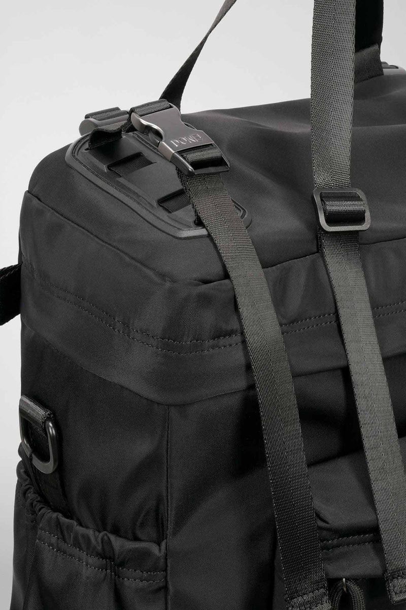 リュック バックパック ハンド ショルダー バッグ 2WAY / イースト+ウェスト リサイクルナイロン 防水 / Lサイズ / ブラック [ZAEWRL001 NERO]