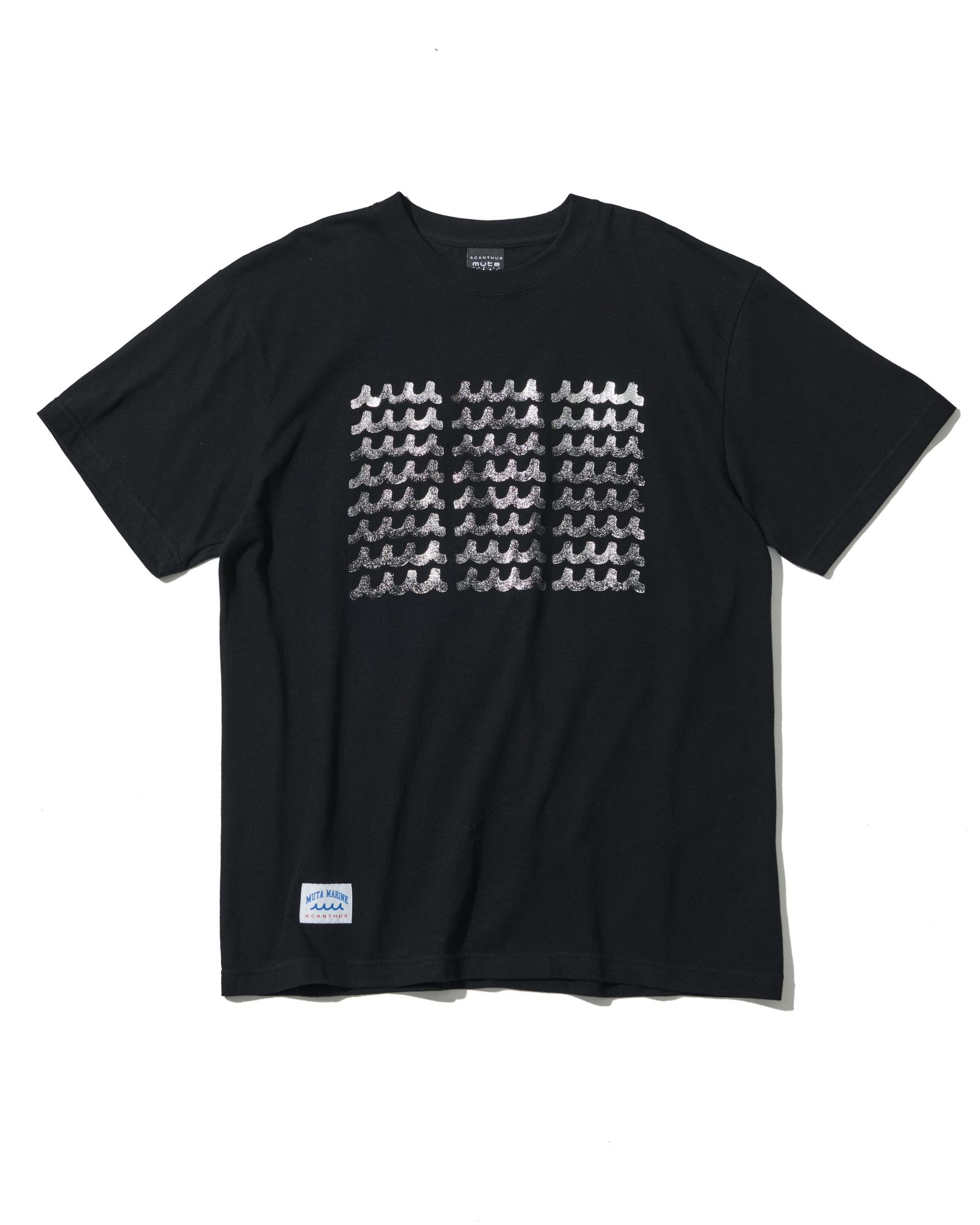 ☆先行予約☆muta MARINE × ACANTHUS  / フォイルプリントロゴTシャツ / Foil Print Wave Logo Tee / BLACK 【MA2621】