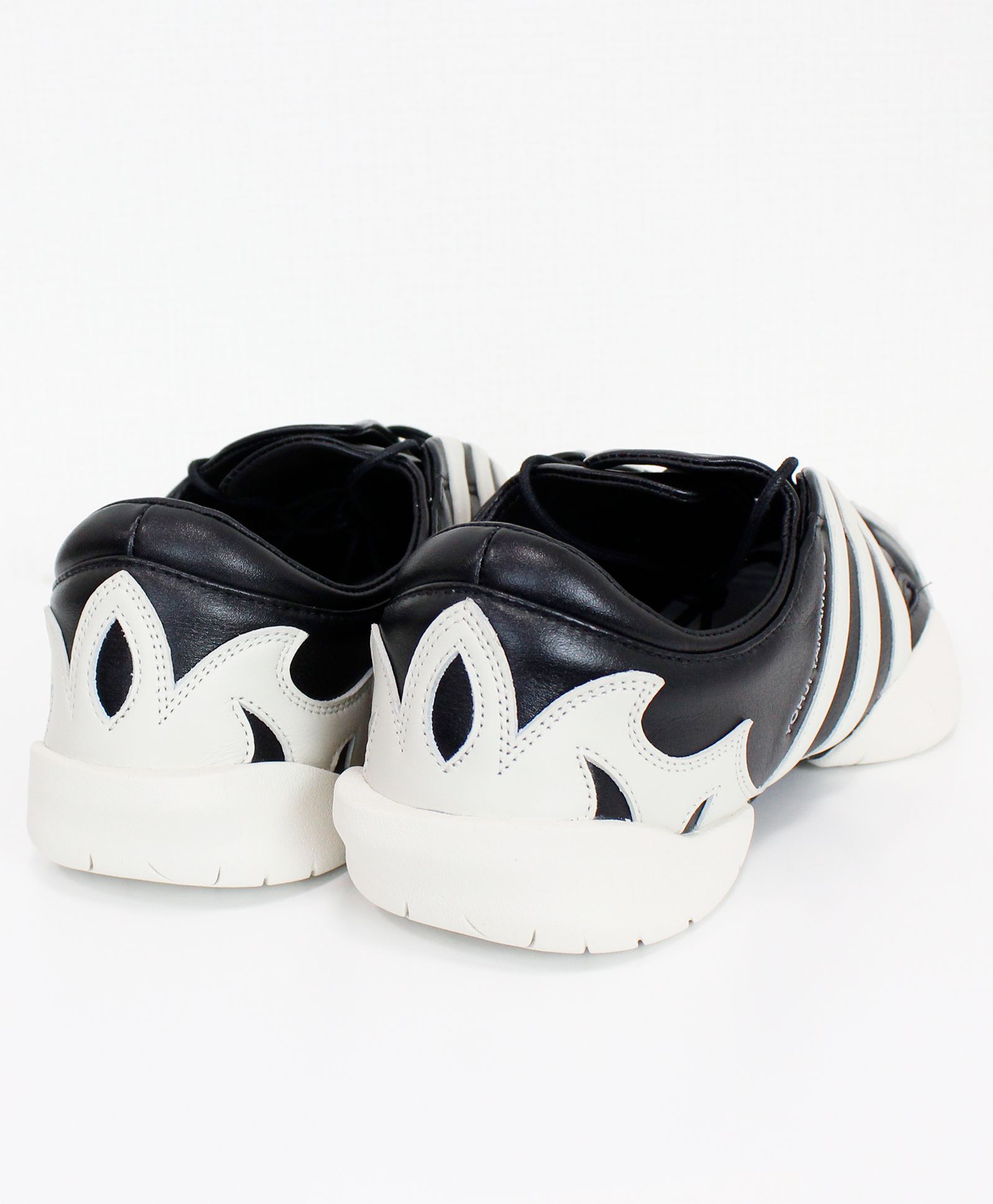 スニーカー / Y-3 REGU 2002 /  Black / Alumina / Alumina [JR3600-FTWA25]