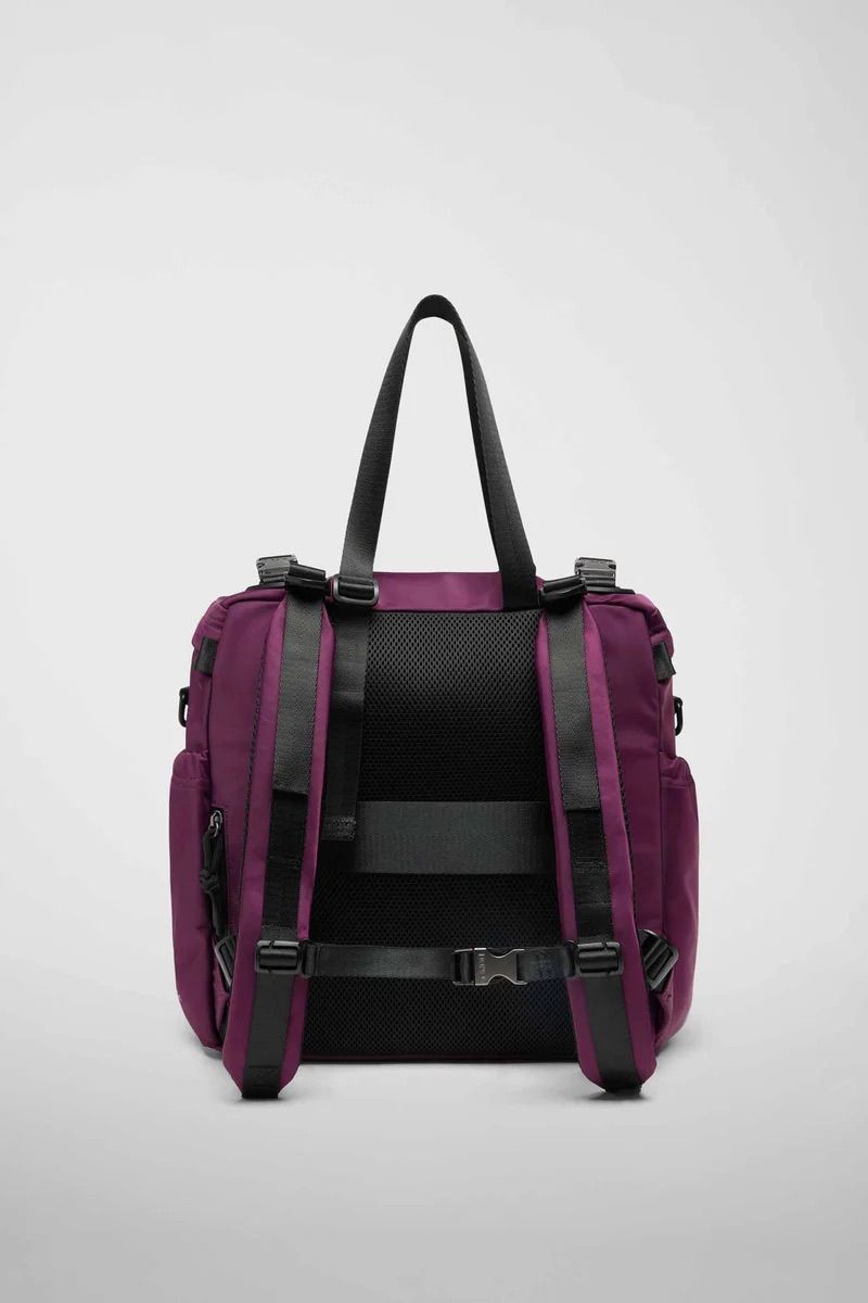 リュック バックパック ハンド ショルダー バッグ 2WAY / イースト+ウェスト リサイクルナイロン 防水 / Mサイズ / バーガンディ [ZAEWRM165 VINACCIA]