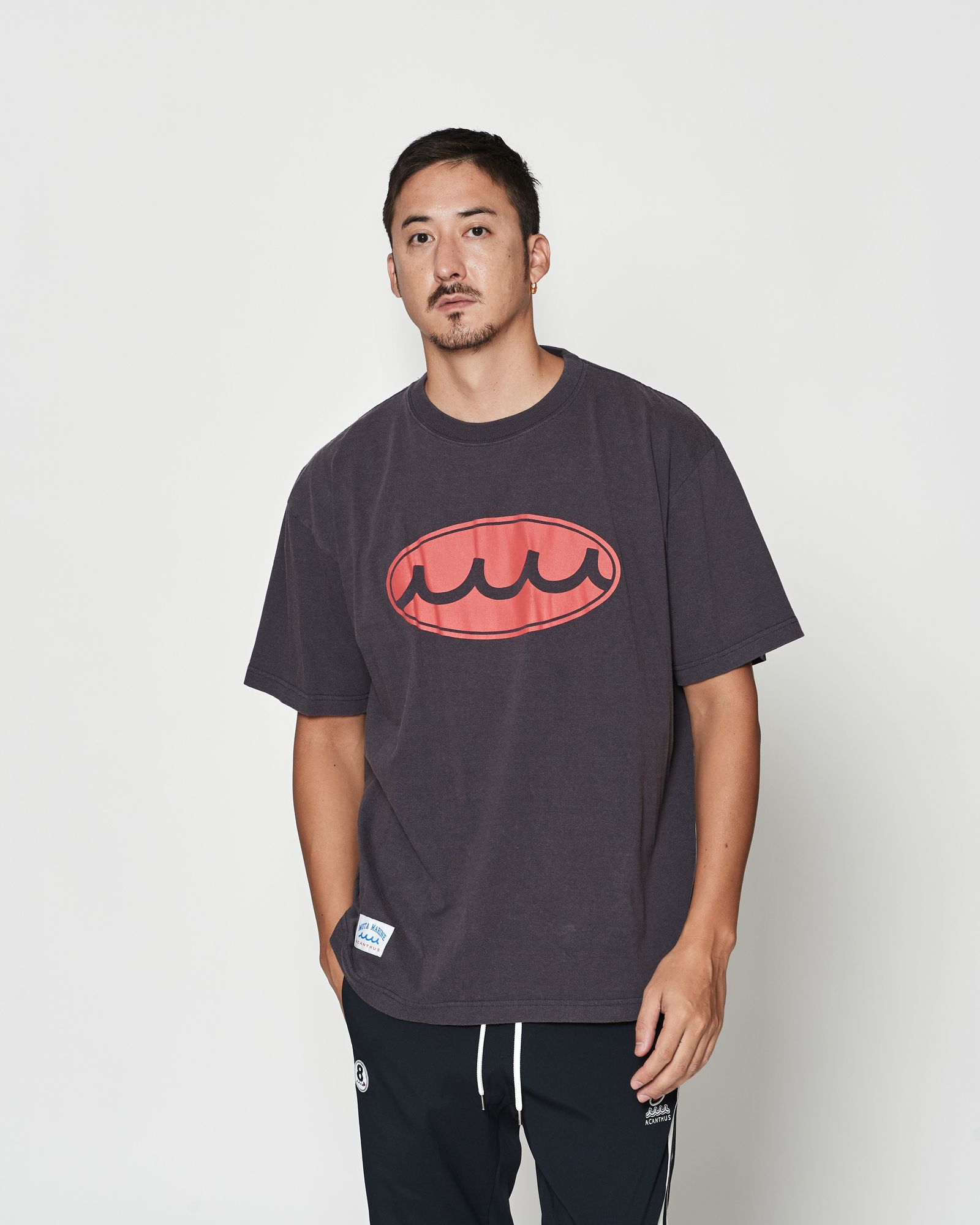 ☆先行予約☆muta MARINE × ACANTHUS  / エイジングサークルロゴTシャツ  /  Aging Circle Logo Tee / NAVY【MA2613】