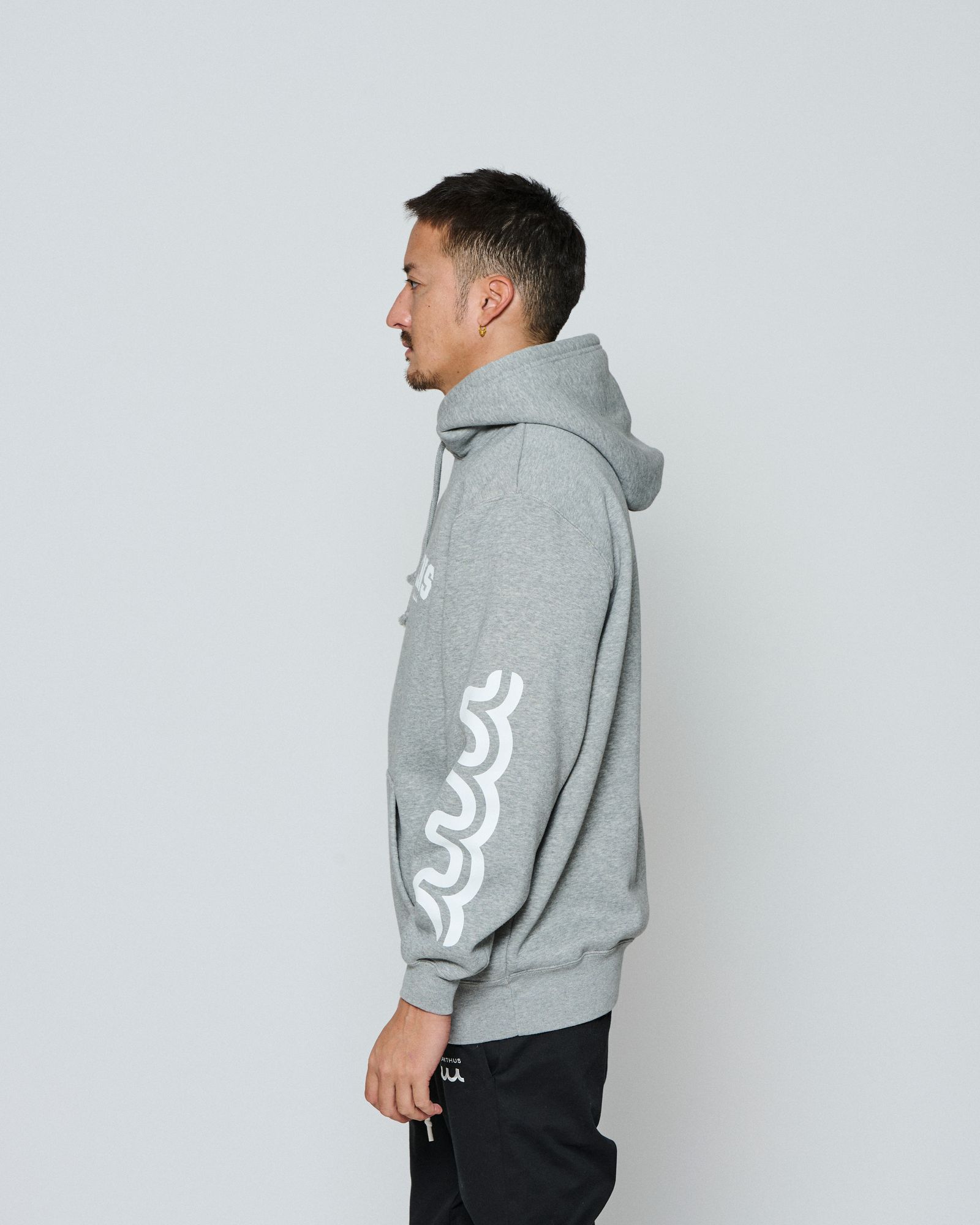 ☆先行予約☆ muta MARINE × ACANTHUS /アームプリントフーディー /パーカー / Arm Print Hooded Sweatshirt / GREY 【MA2657】