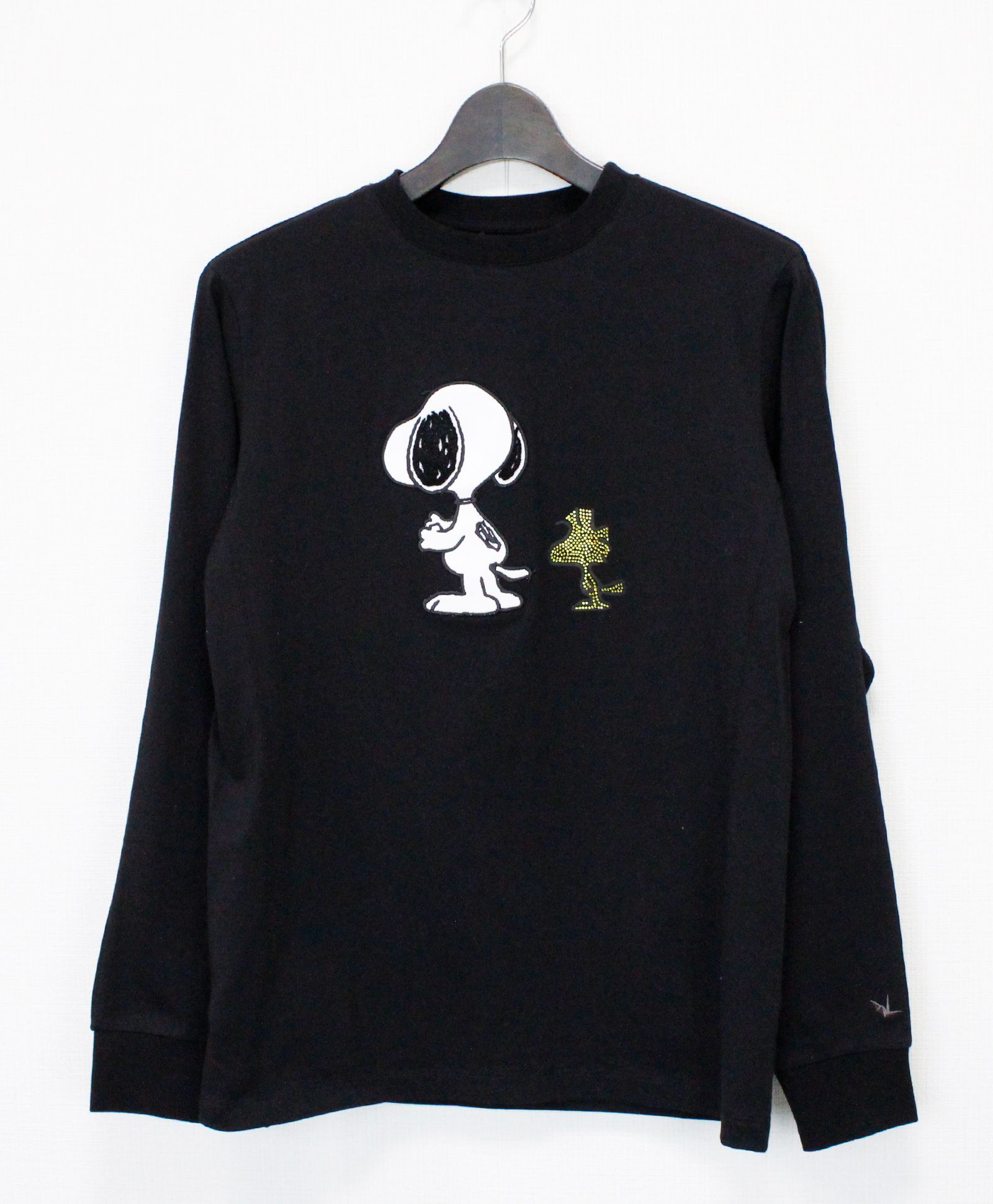 1PIU1UGUALE3 RELAX × PEANUTS / スヌーピー ラインストーンロングTシャツ / ブラック【UST-26056】
