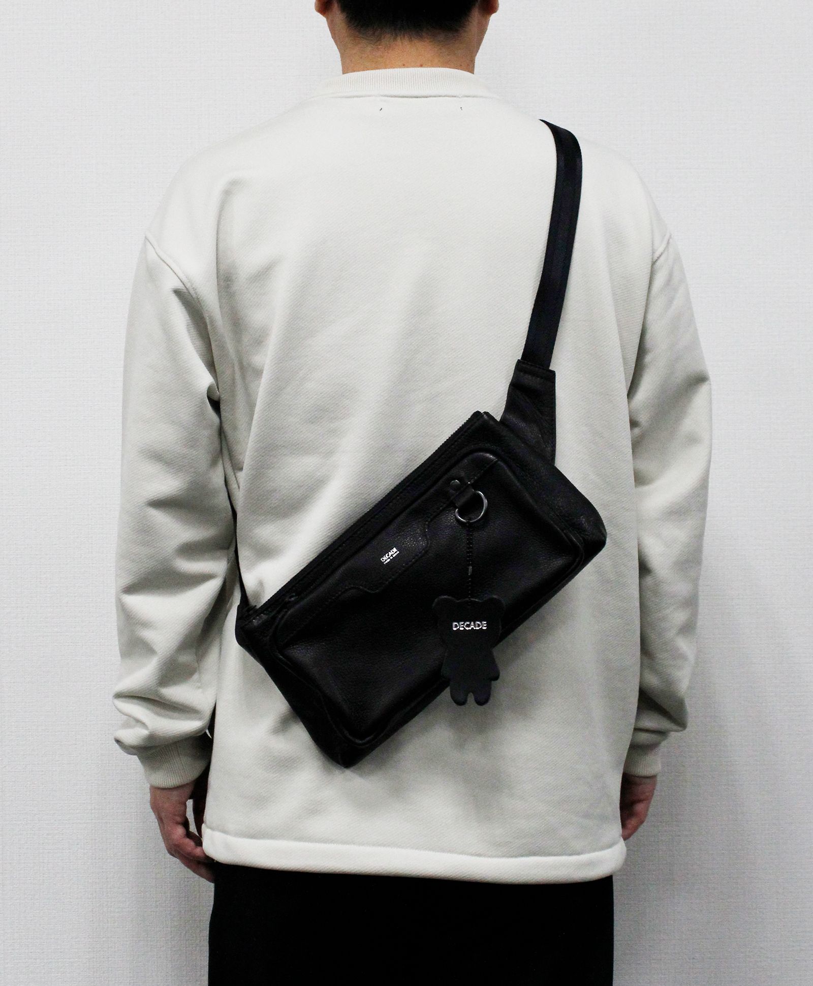 オイルドカウレザー・ボディバッグ / ブラック / Oiled Cow Leather Square Body Bag  / B - Black【DCD-01255】