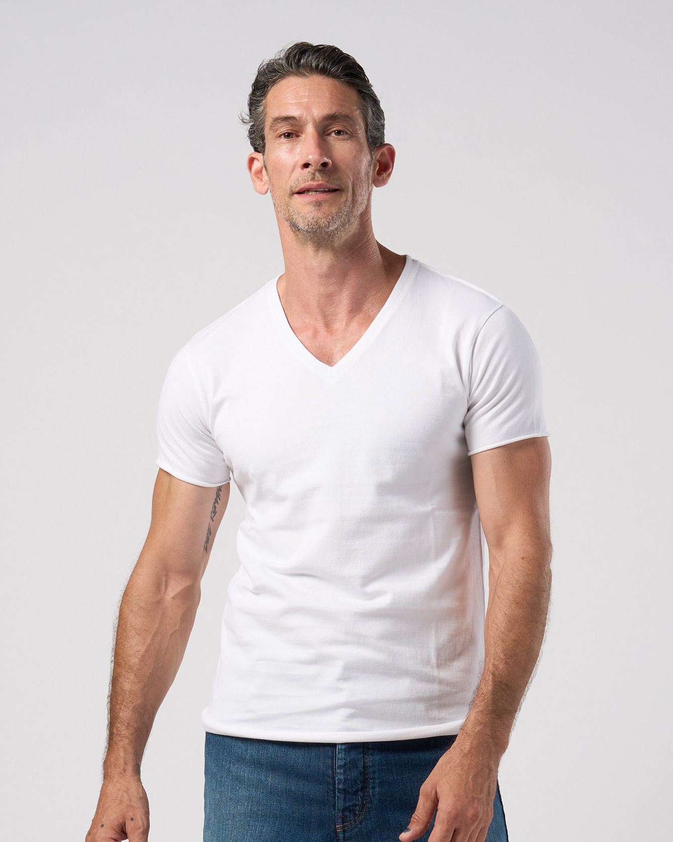 ☆先行予約☆ wjk  / スリムカットオフVネック半袖Tシャツ / slim cut-off V-neck S/S / white【7004 js01k】