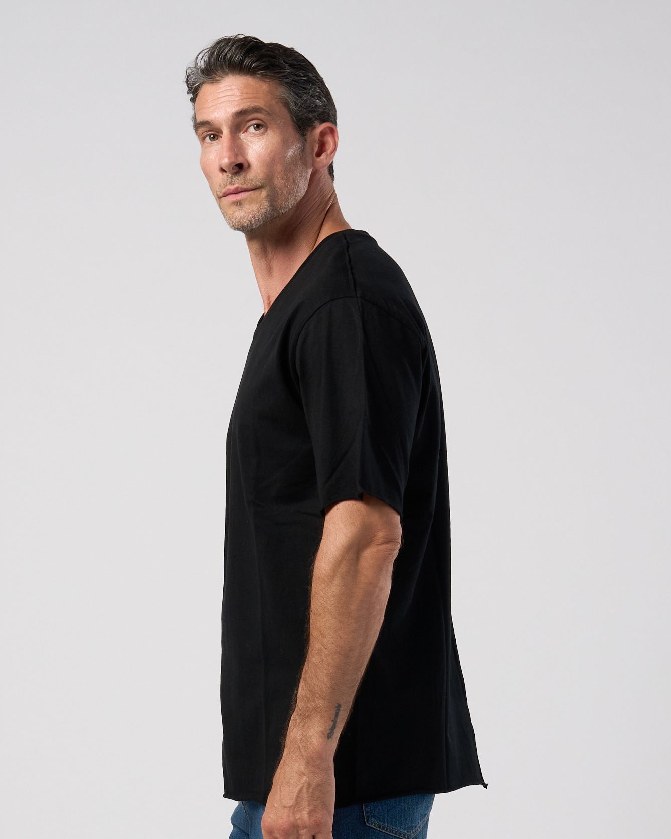 ☆先行予約☆ wjk  / カットオフVネック半袖Tシャツ / cut-off V-neck S/S / deep black【7002 js01k】