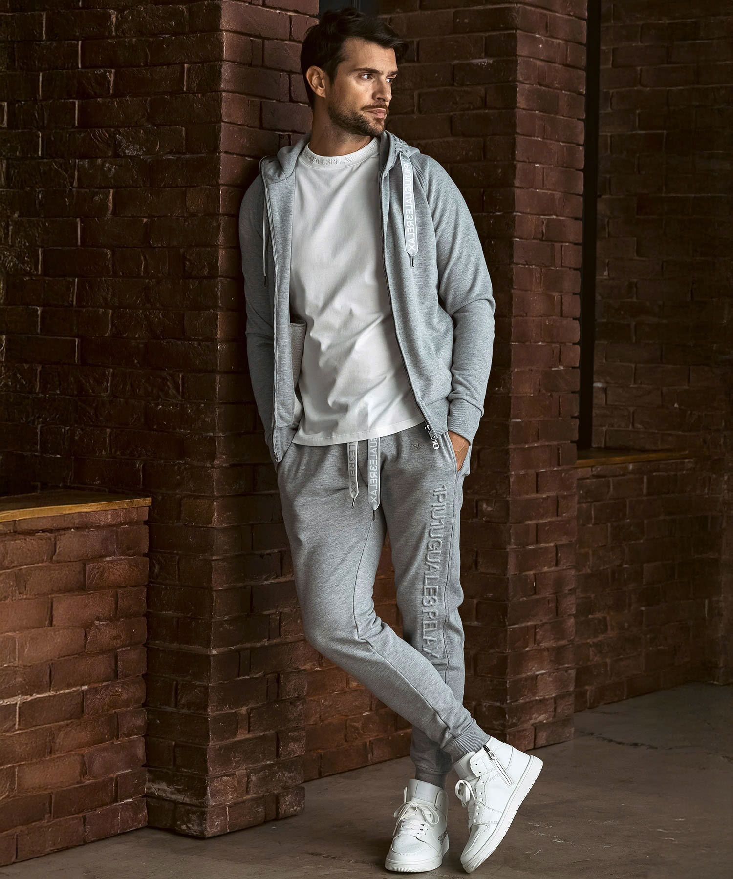 HOOD EMBOSSED LOGO HOODIE / エンボスロゴ ジップパーカー / グレー【USO-26083】