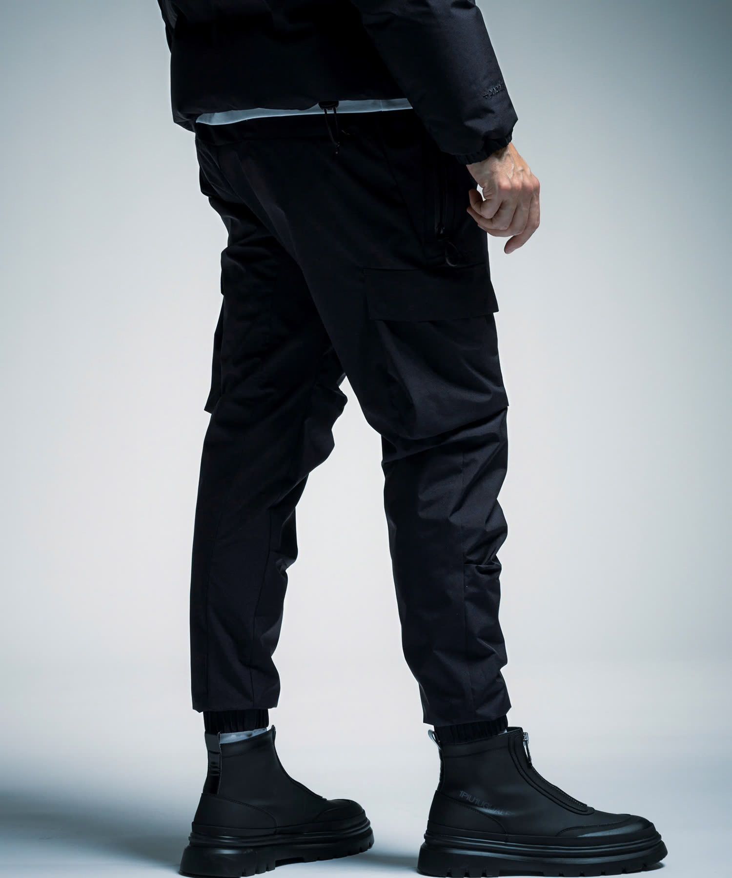 ☆先行予約☆1PIU1UGUALE3 RELAX × +phenix / ルーズカーゴパンツ / WINDSTOPPER プロダクト by GORE-TEX LABS /ウィンドストッパー / ゴアテックス / ブラック【USB-26132】