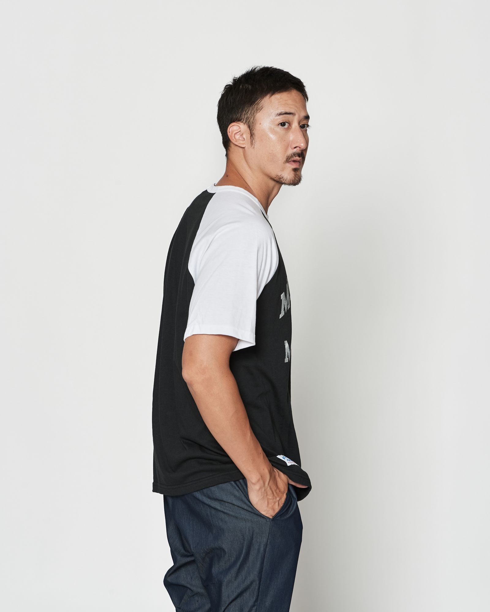 ☆先行予約☆muta MARINE × ACANTHUS  / カレッジロゴラグランスリーブTシャツ / College Logo Raglan Sleeves Tee / BLACK WHITE【MA2619】