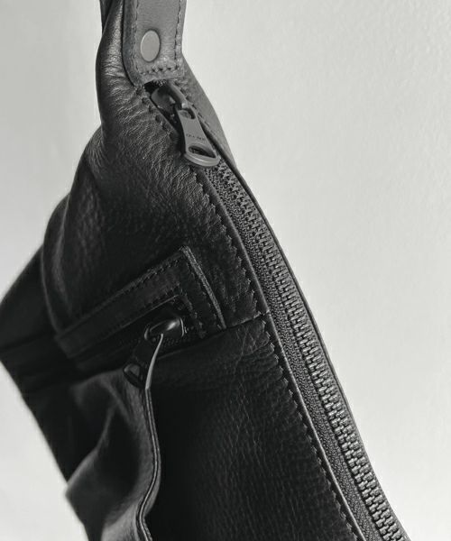 オイルドカウレザー・ミニショルダーバッグ / ブラック / Oiled Cow Leather Mini Shoulder Bag / B - Black【DCD-01346】