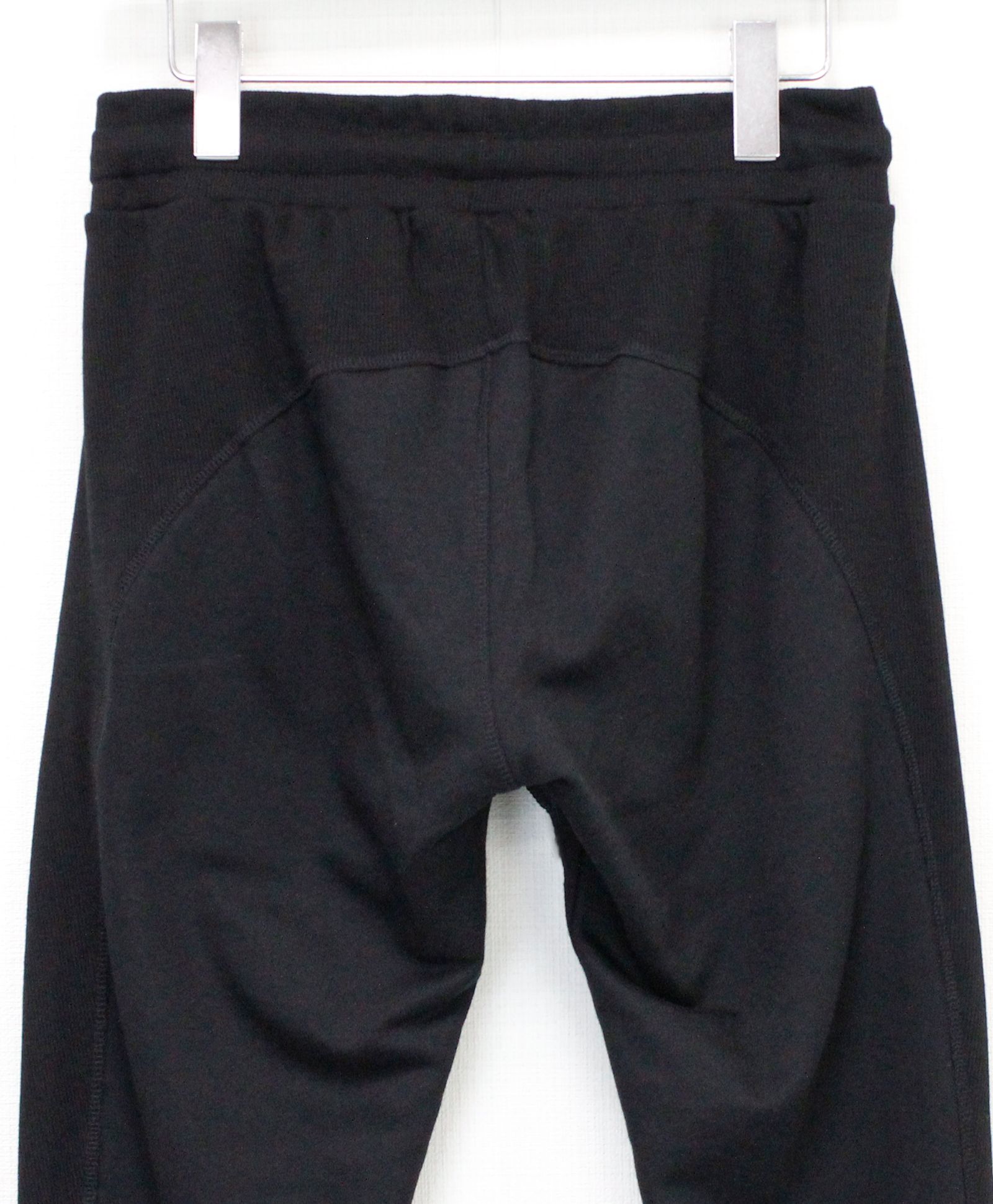 EMBOSSED LOGO JOGGER PANTS / エンボスロゴ ジョガーパンツ / ブラック【USB-26083】