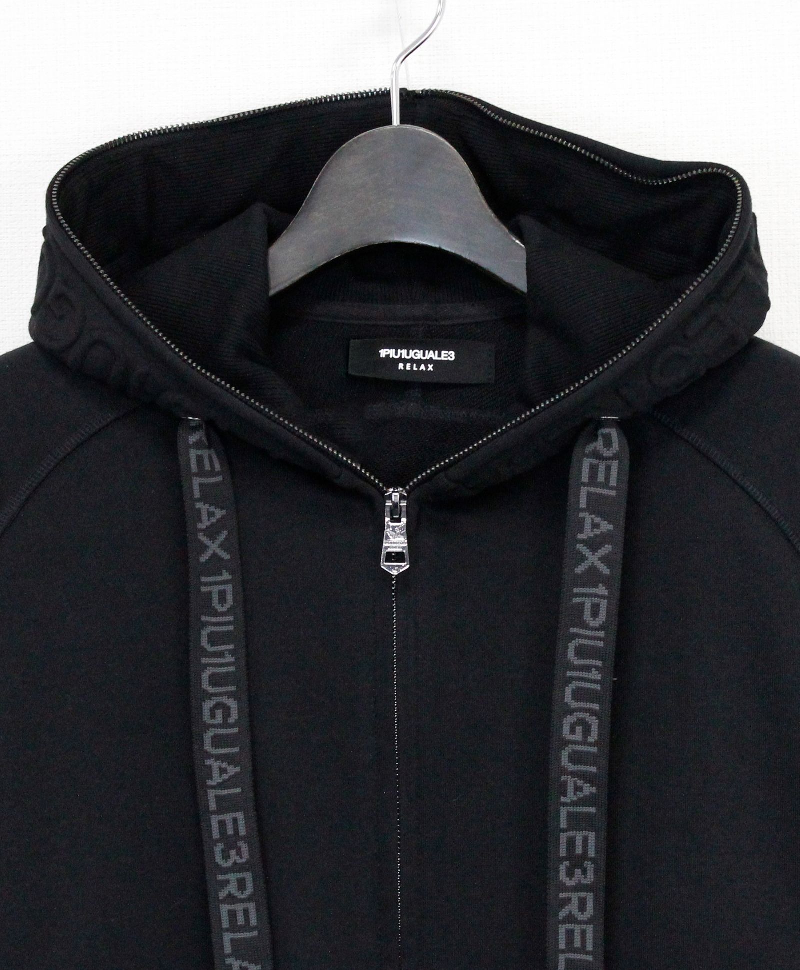 HOOD EMBOSSED LOGO HOODIE / エンボスロゴ ジップパーカー / ブラック【USO-26083】