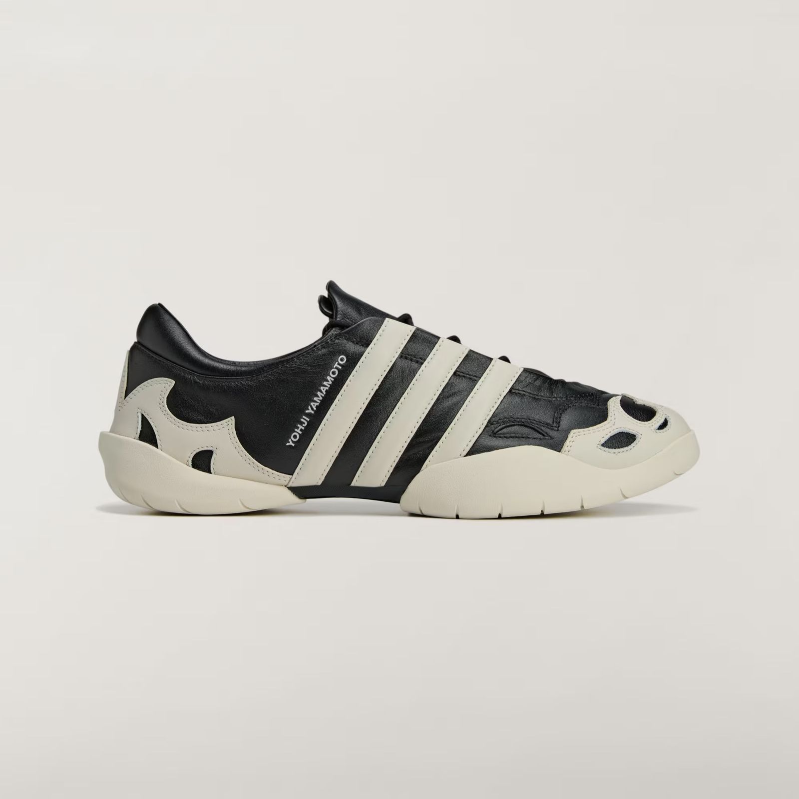 スニーカー / Y-3 REGU 2002 /  Black / Alumina / Alumina [JR3600-FTWA25]