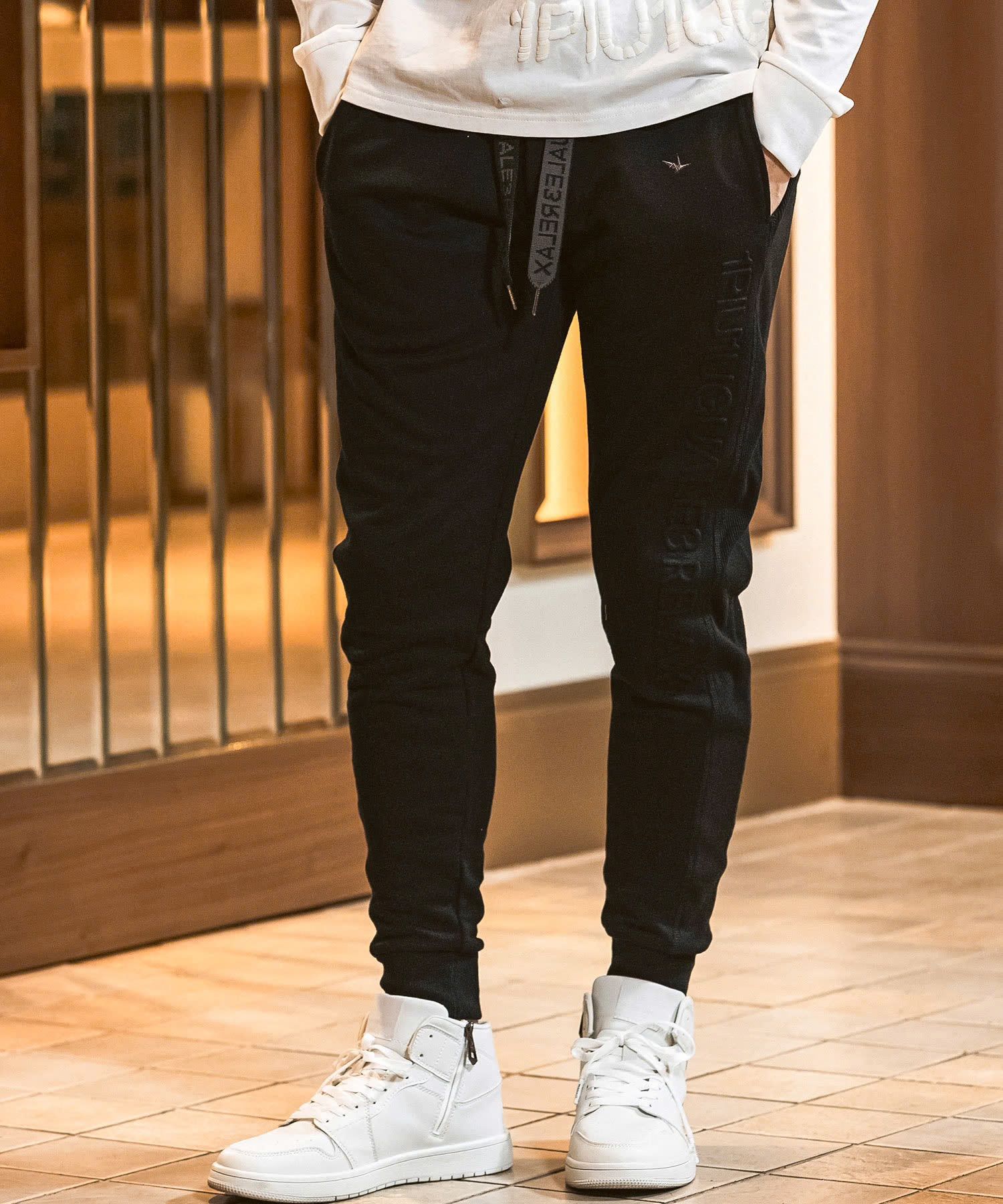 EMBOSSED LOGO JOGGER PANTS / エンボスロゴ ジョガーパンツ / ブラック【USB-26083】