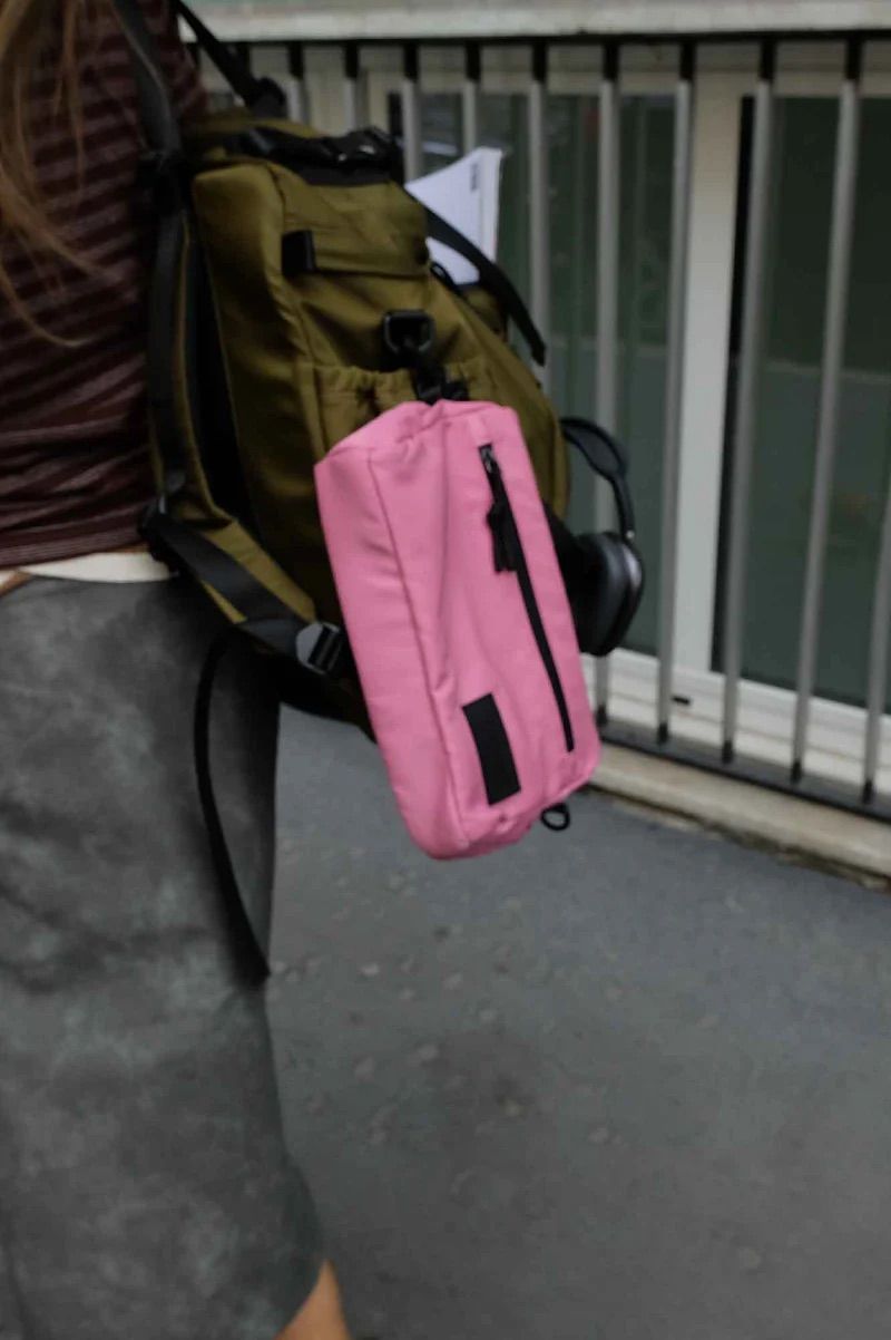 リュック バックパック ハンド ショルダー バッグ 2WAY / イースト+ウェスト リサイクルナイロン 防水 / Lサイズ / ヴェルドーネ(オリーブグリーン) [ZAEWRL003 VERDE]