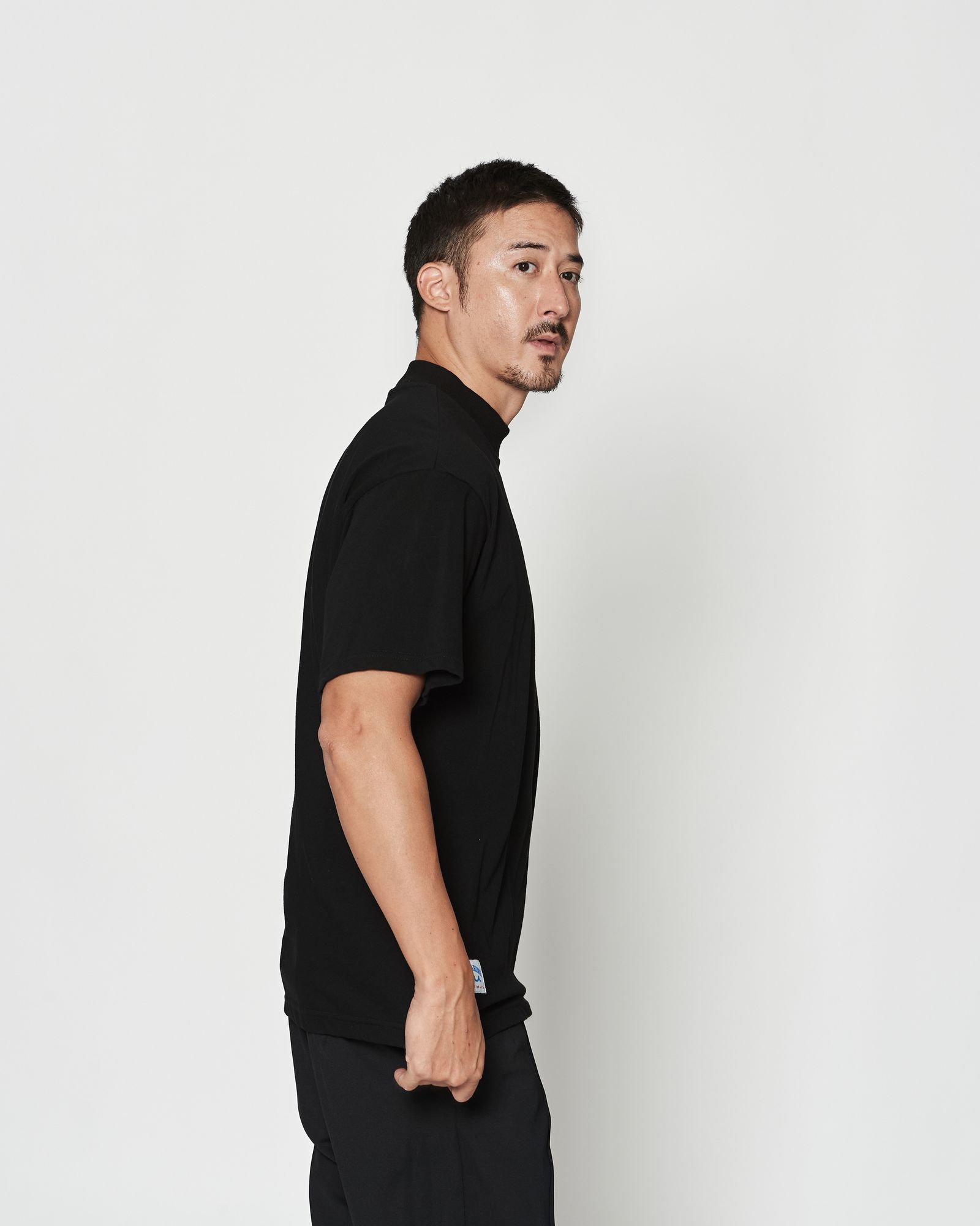 ☆先行予約☆muta MARINE × ACANTHUS  / モックネックポケットTシャツ / Mock Neck Pocket Tee / BLACK 【MA2633】